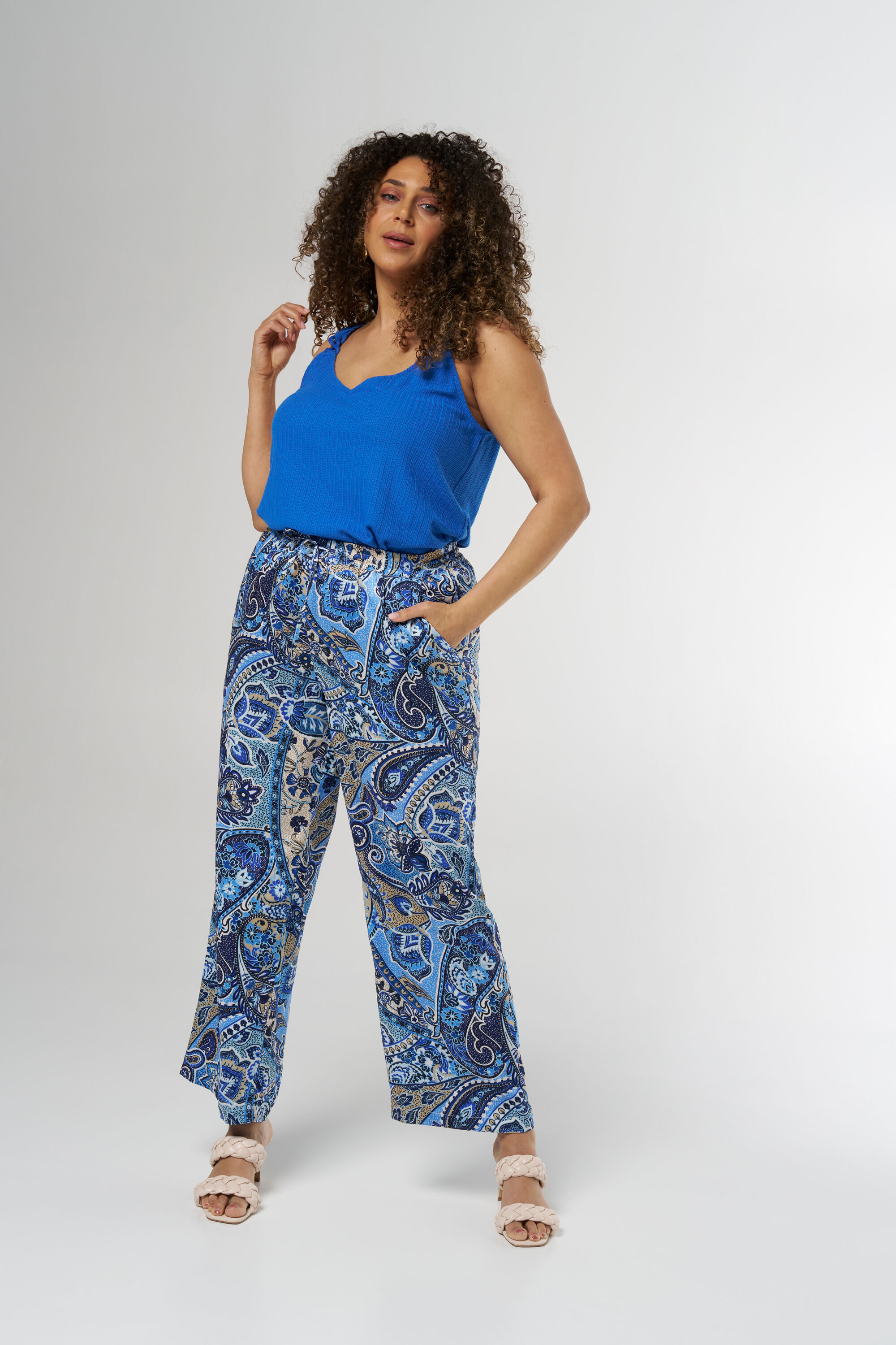 Pantalones holgados con estampado image number 0