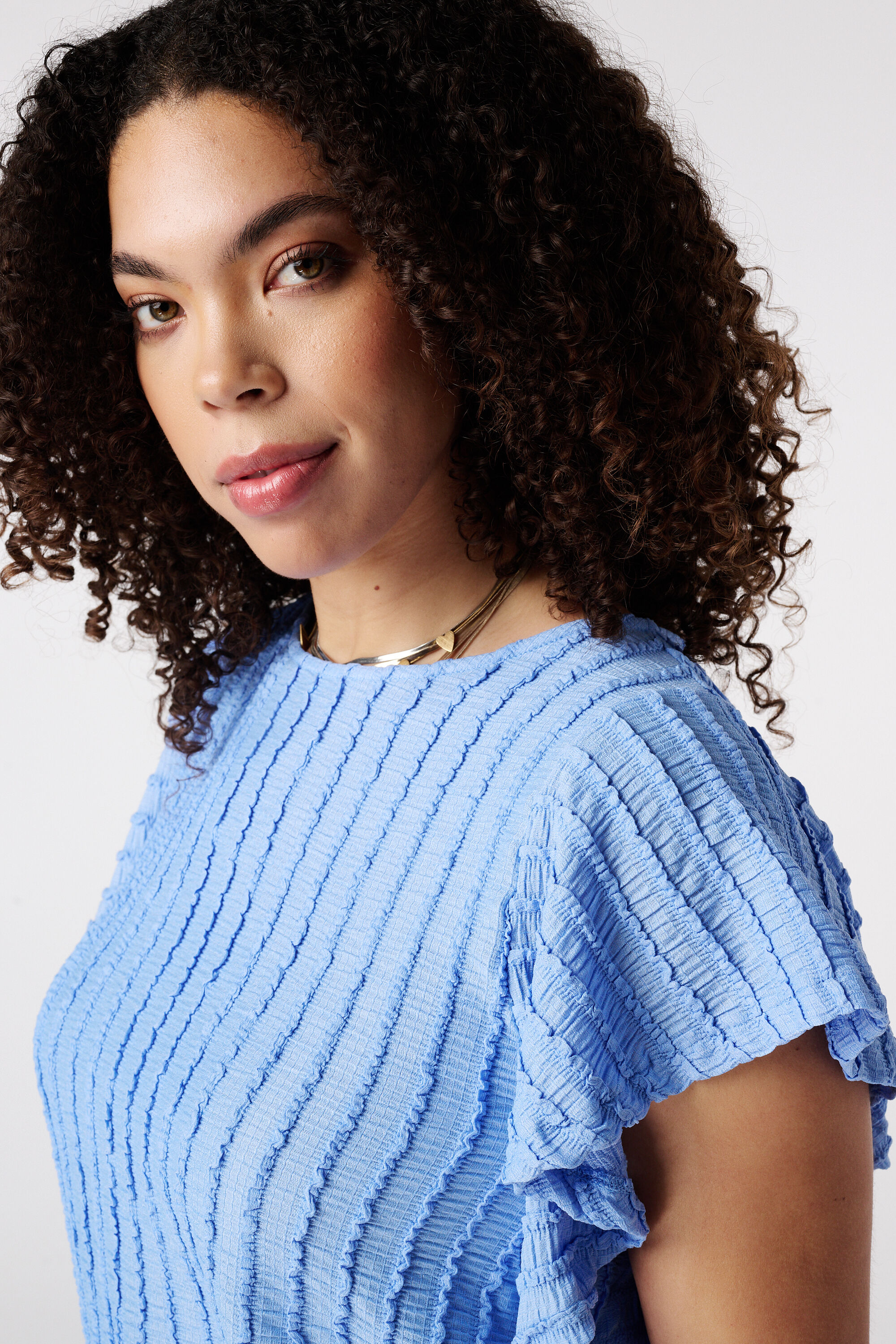 Top con mangas mariposa image number 4