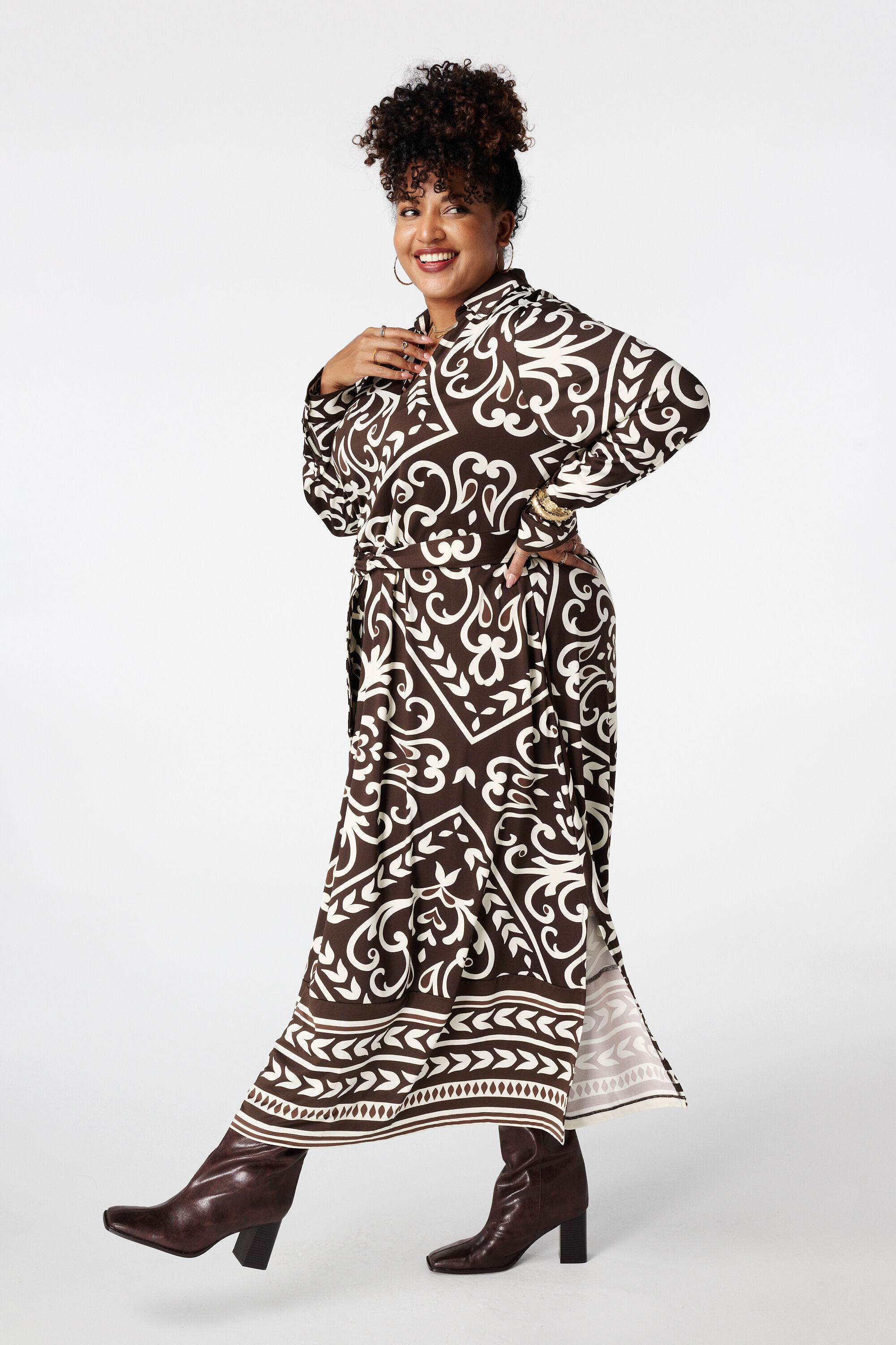 Vestido con estampado paisley y cintur&oacute;n image number 5