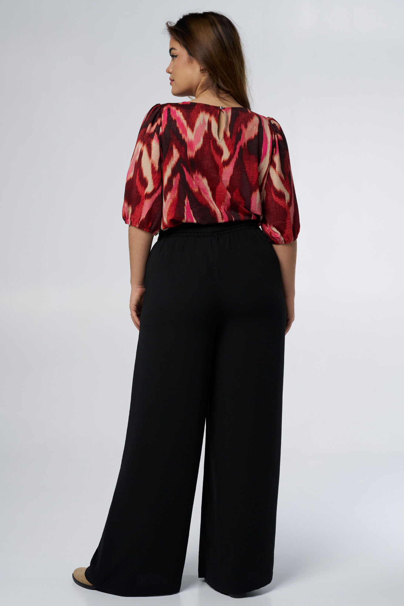 Pantal&oacute;n ancho con cintur&oacute;n image number 3