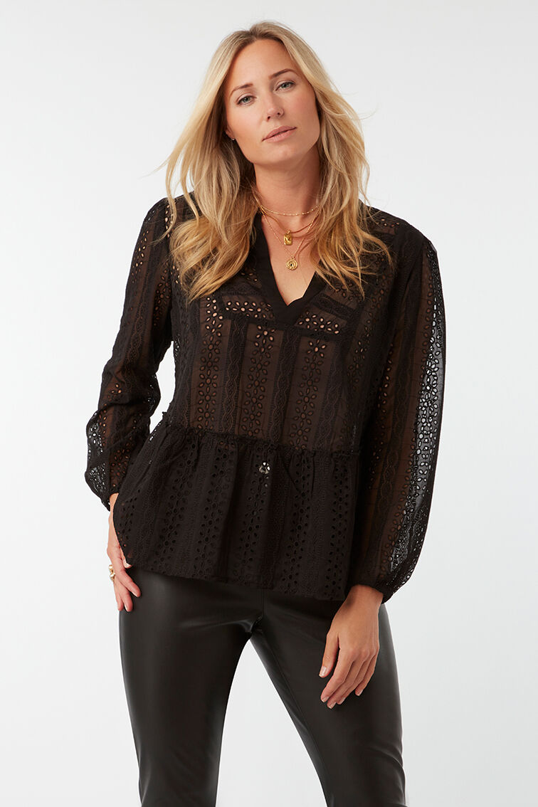 Blusa con bordados   image number 6