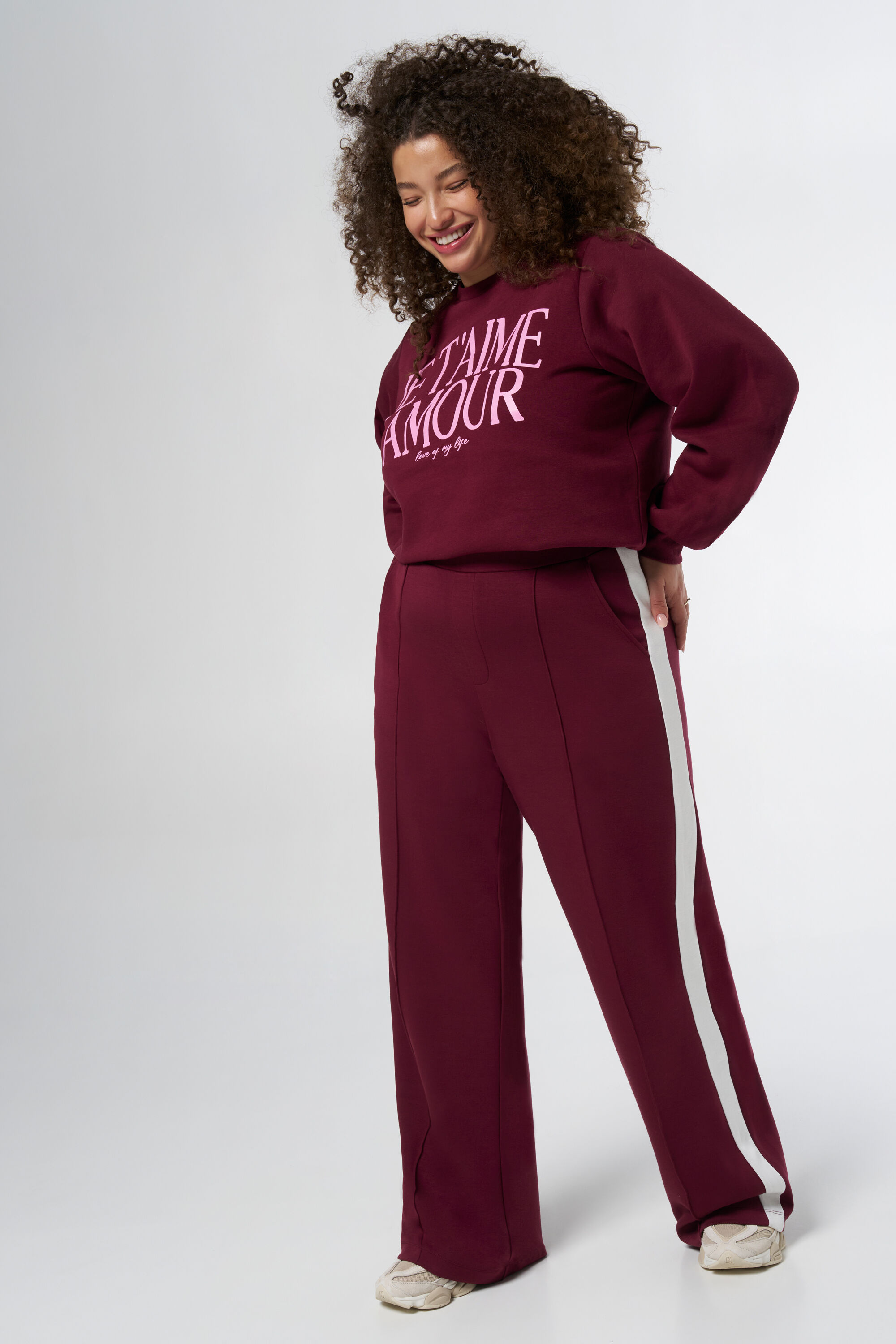 Su&eacute;ter con texto image number 5