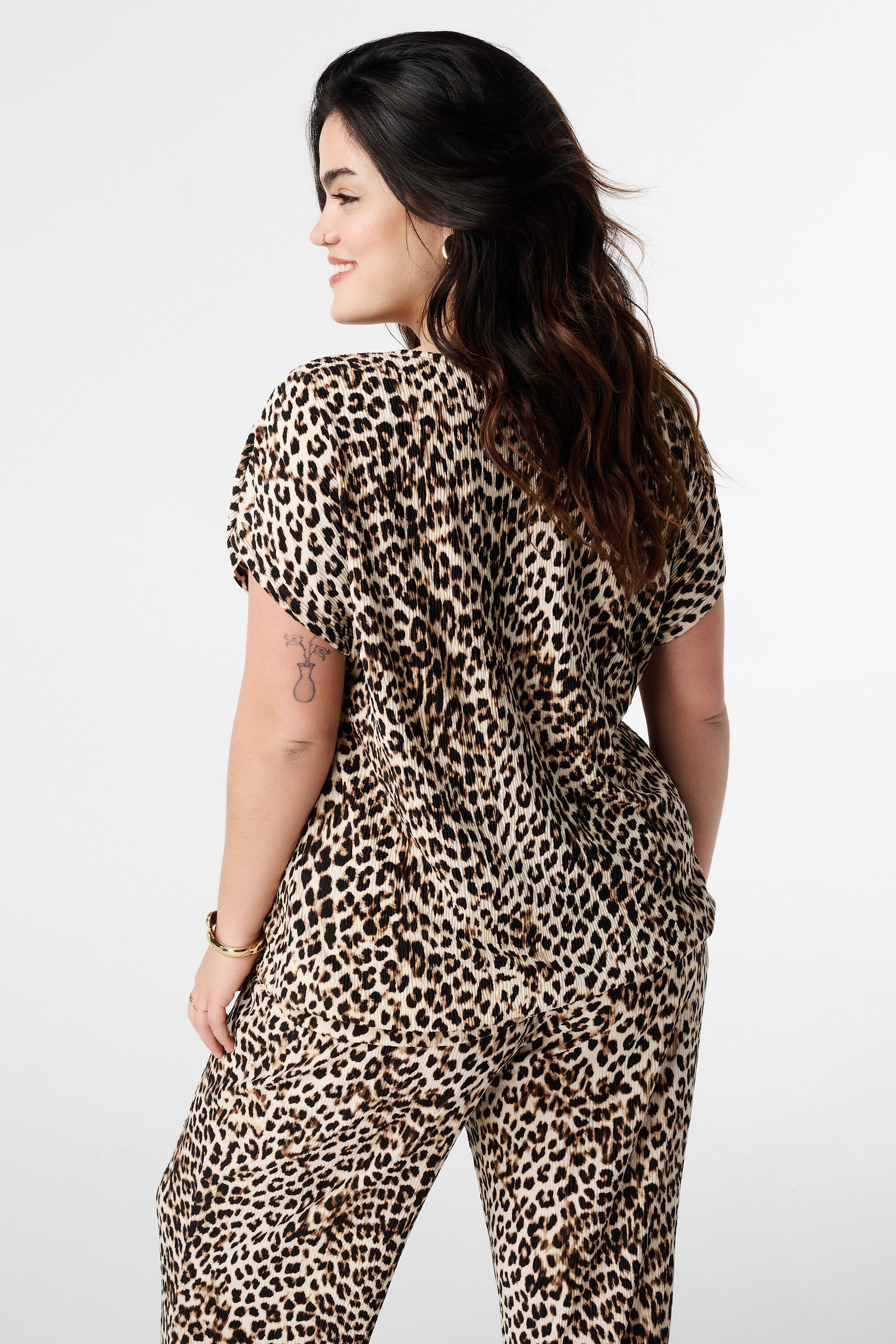 Top con textura y manga casquillo image number 3