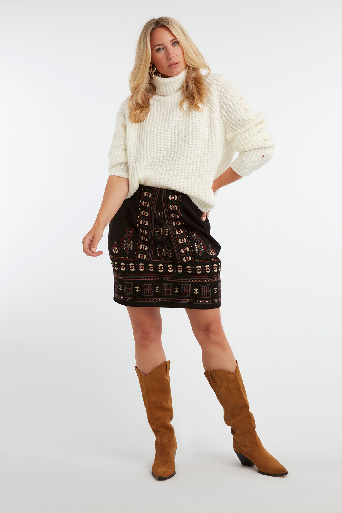 Su&eacute;ter de punto grueso con cuello alto  image number 5