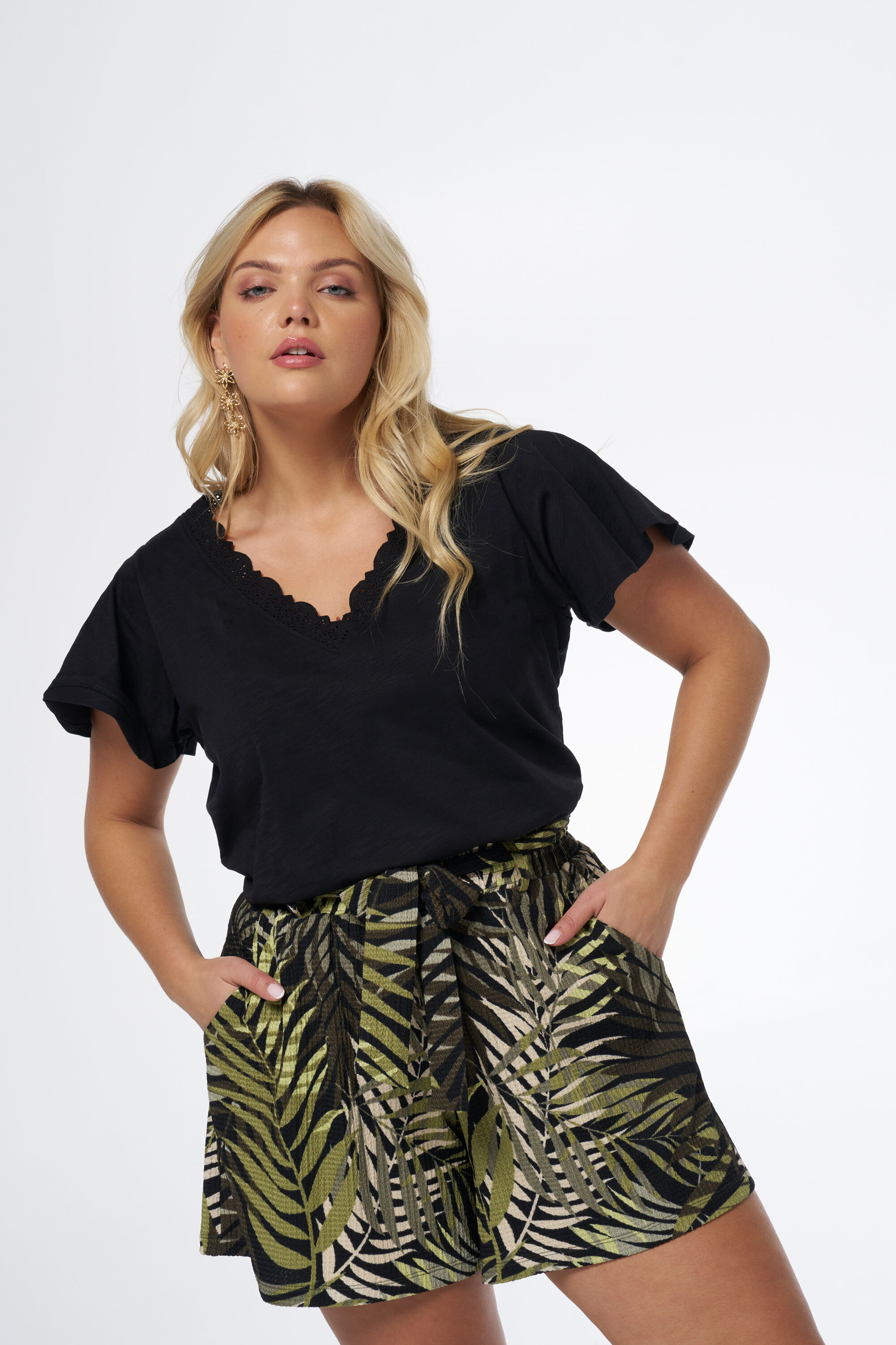 Camiseta con detalles bordados image number 0