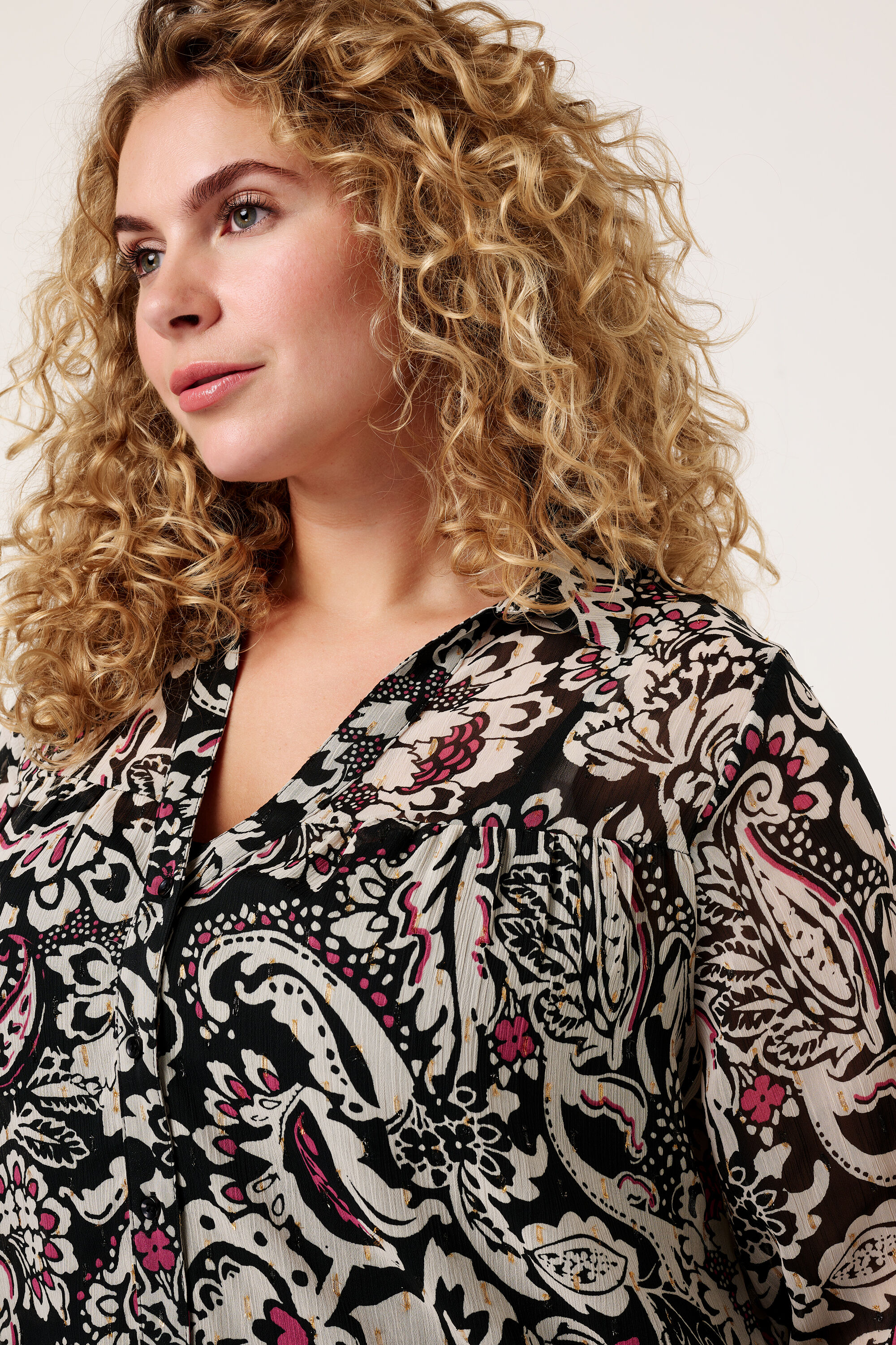 Blusa con estampado image number 4