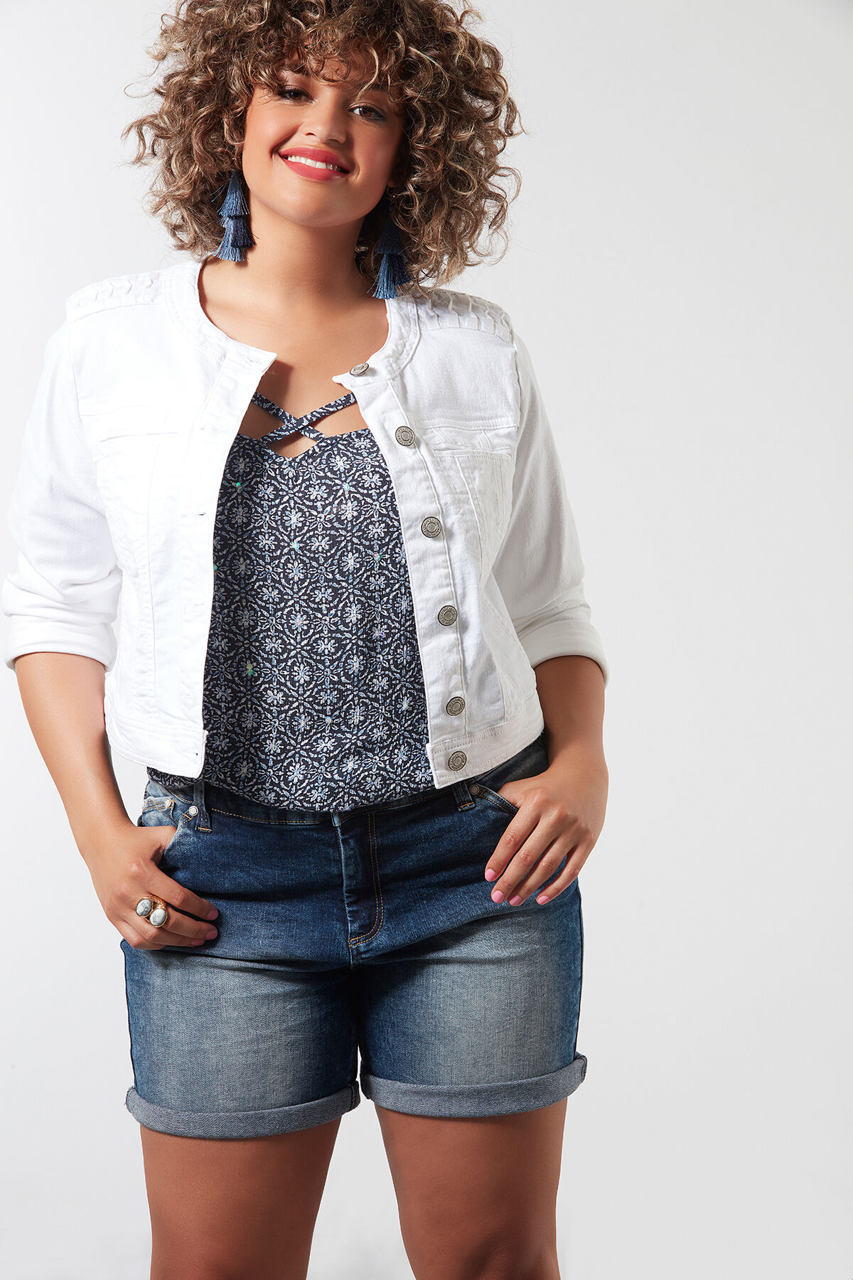 Chaqueta vaquera corta con cuello redondo image number 0