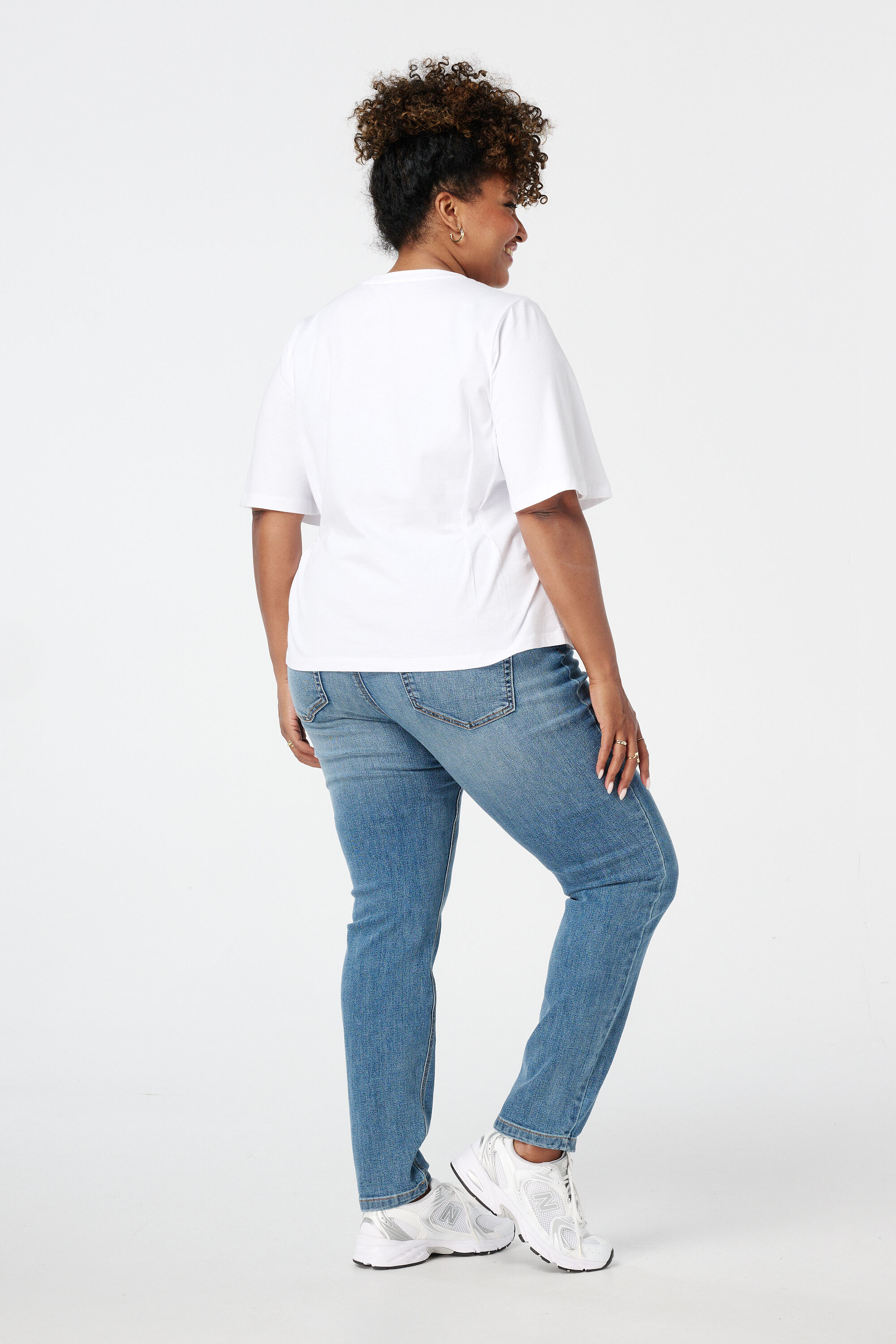 Vaqueros CHERRY de corte pitillo y talle alto image number 3