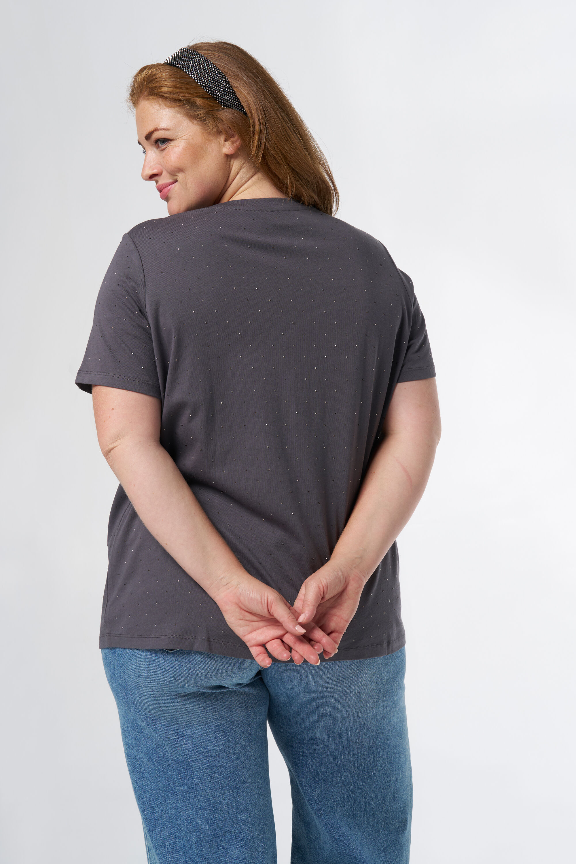 Camiseta con texto y detalles image number 3