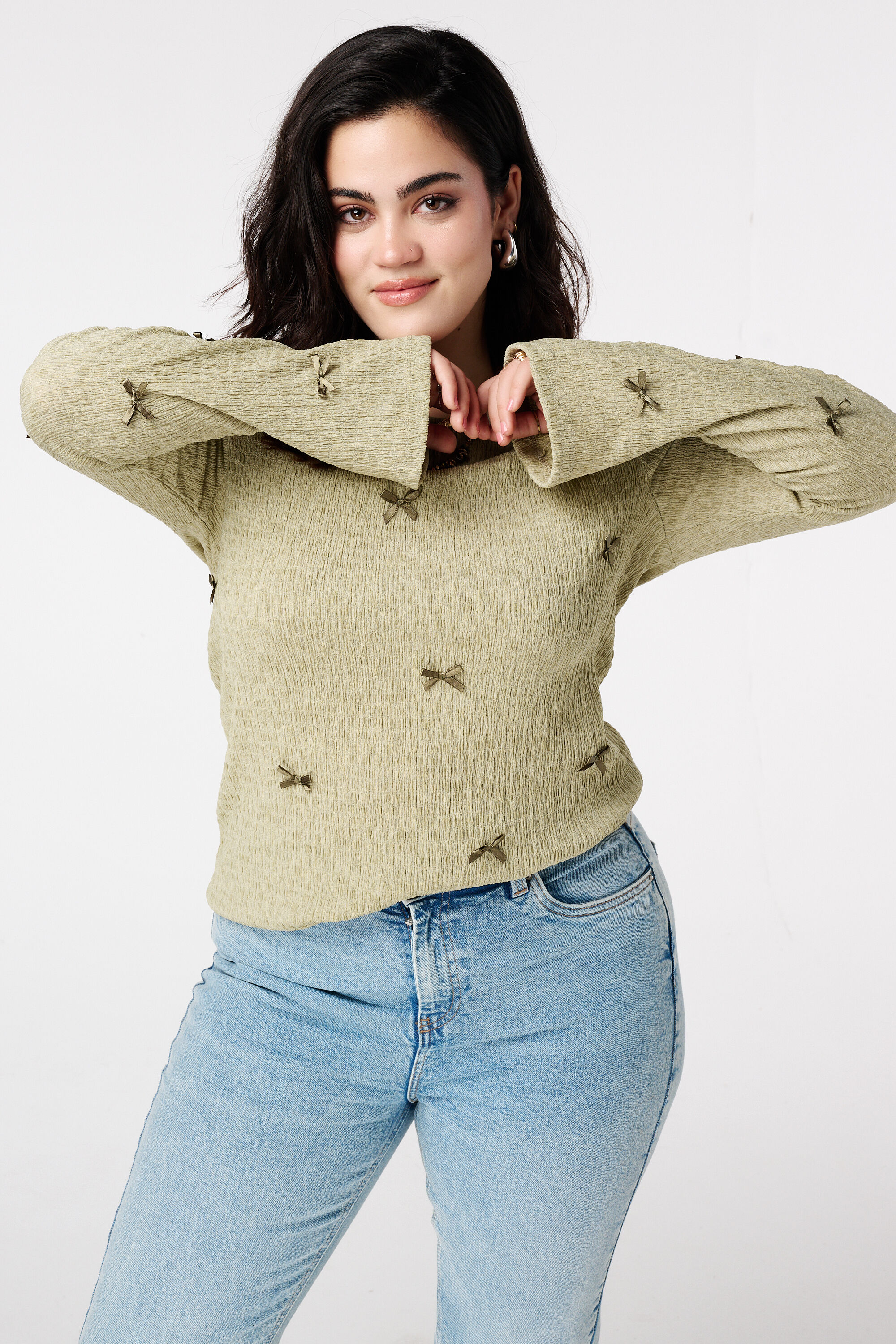 Top con detalles de lazos