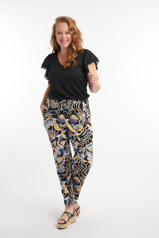 Pantalones holgados con estampado image number 4