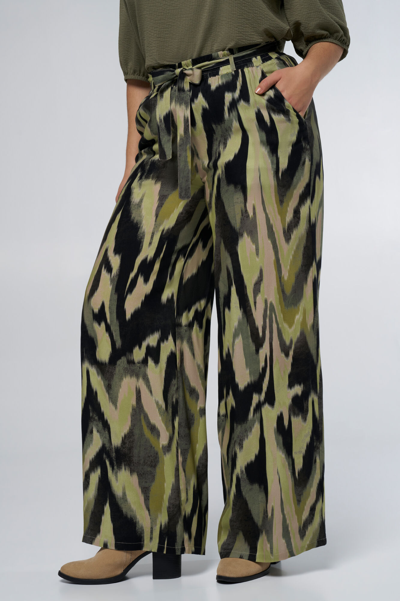 Pantal&oacute;n recto con detalle de lazo image number 5