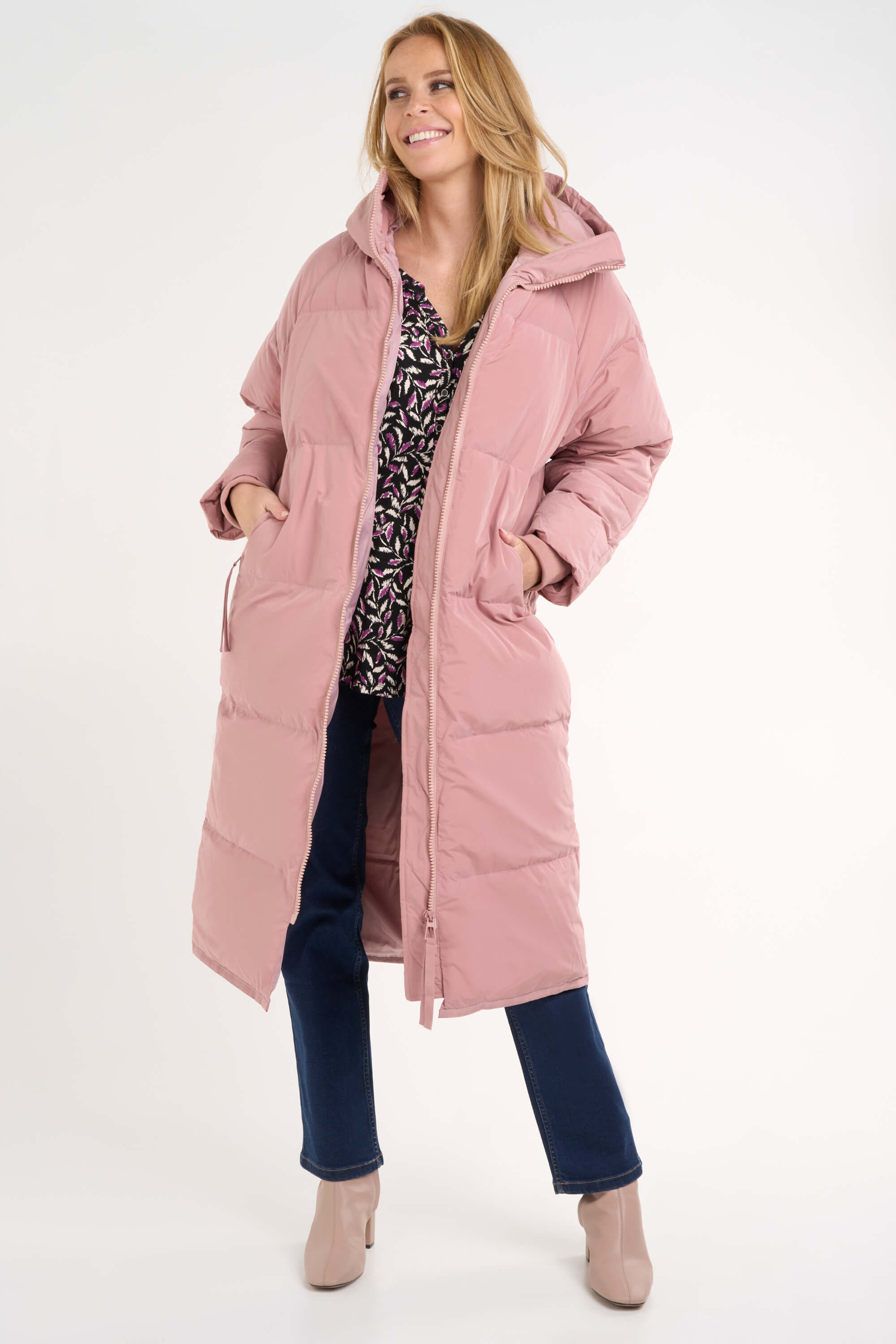 Chaqueta con capucha image number 4