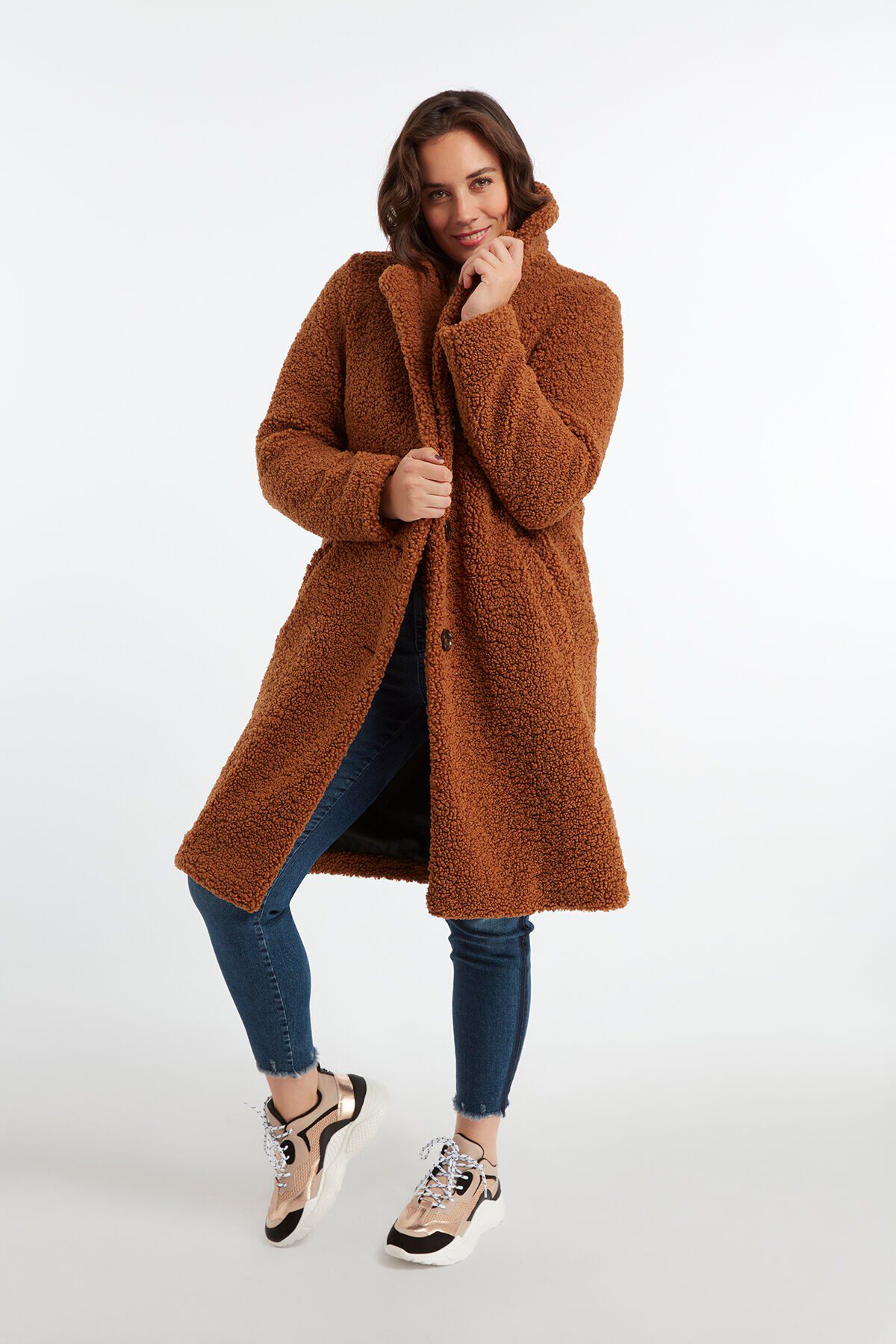 Abrigo de peluche image number 4