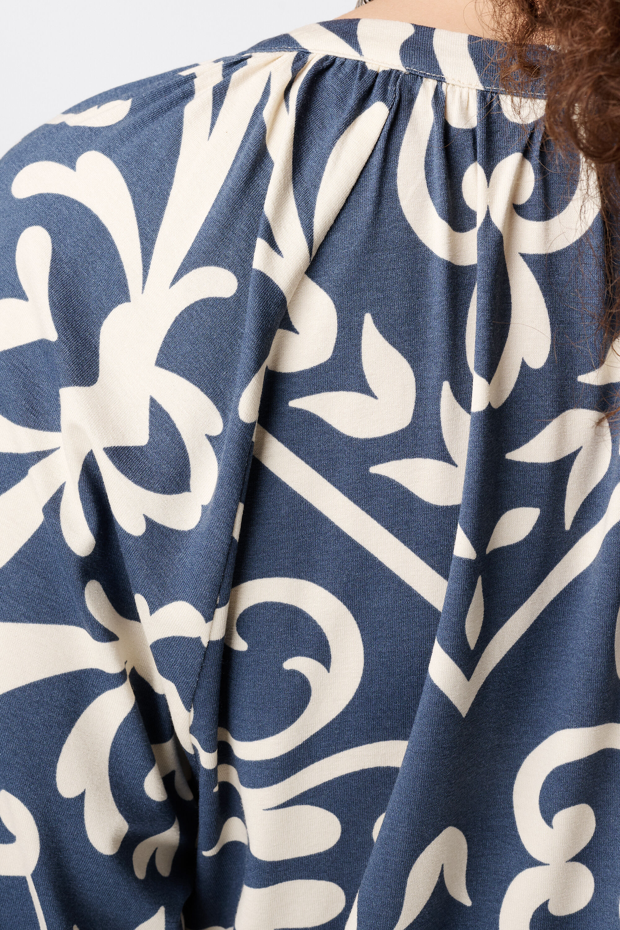 Top con estampado image number 6