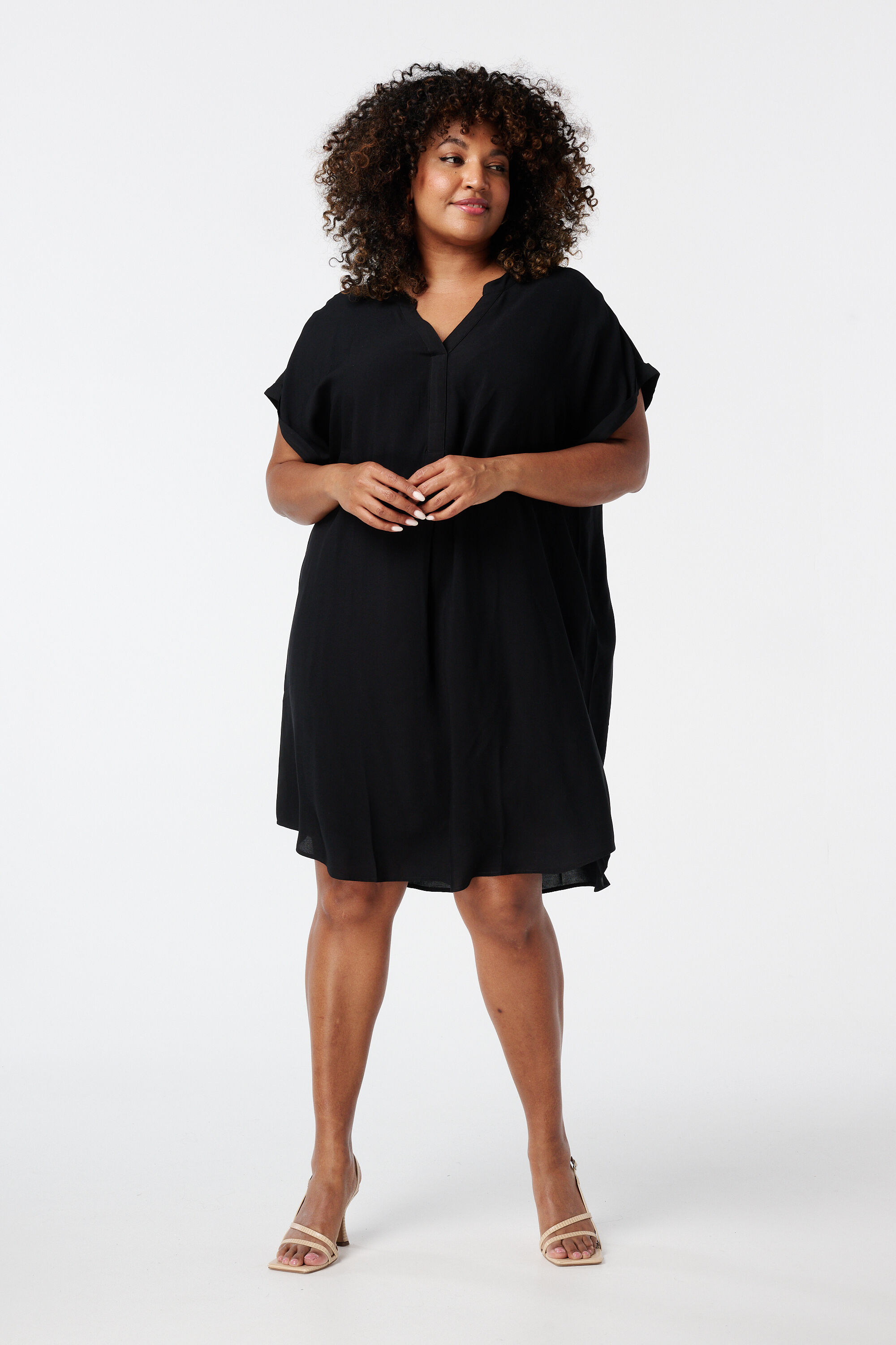 Vestido de corte holgado con escote en V  image number 5