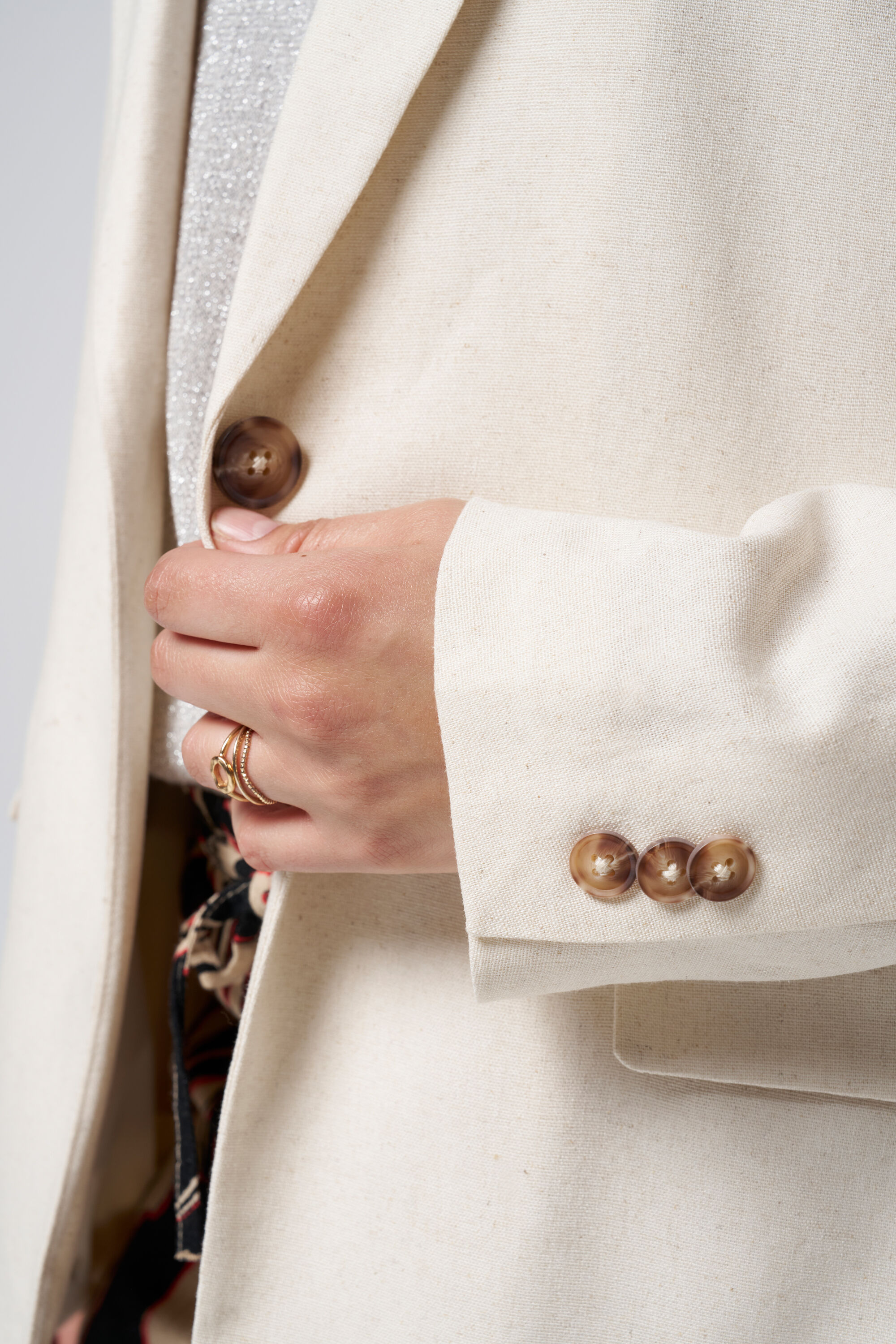 Blazer de lino de corte recto image number 4