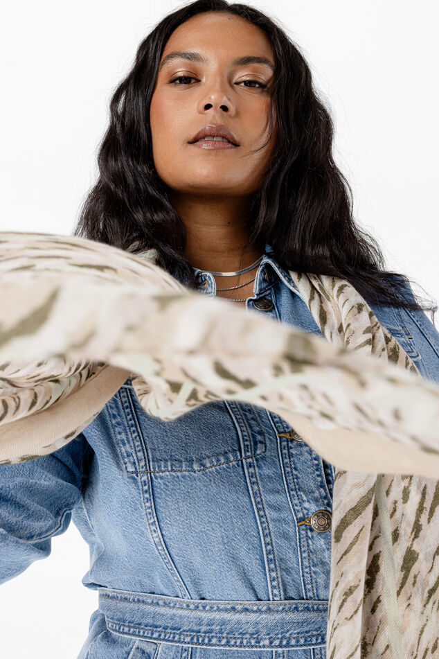 Bufanda con estampado image number 2