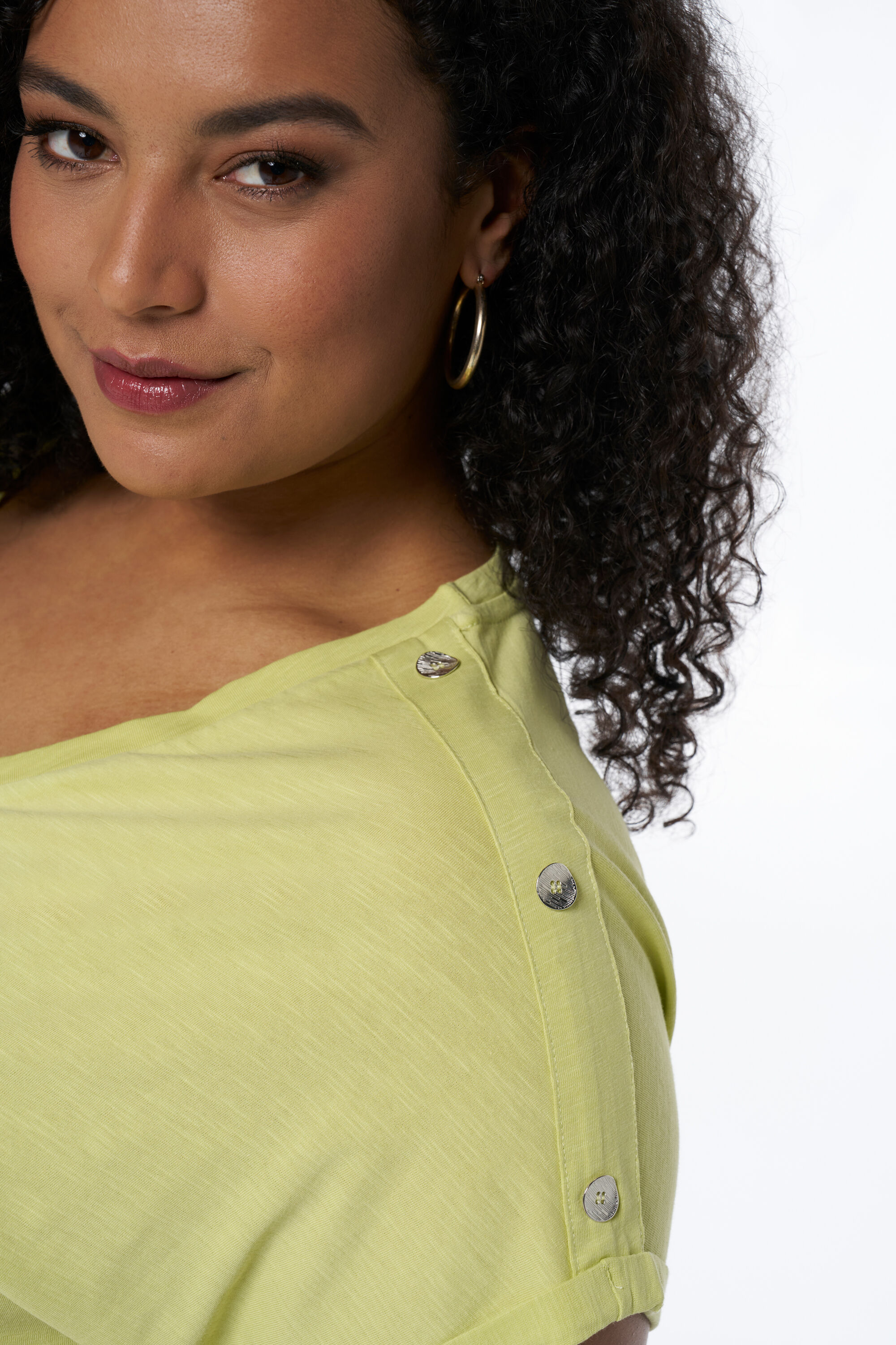 Camiseta con botones image number 4