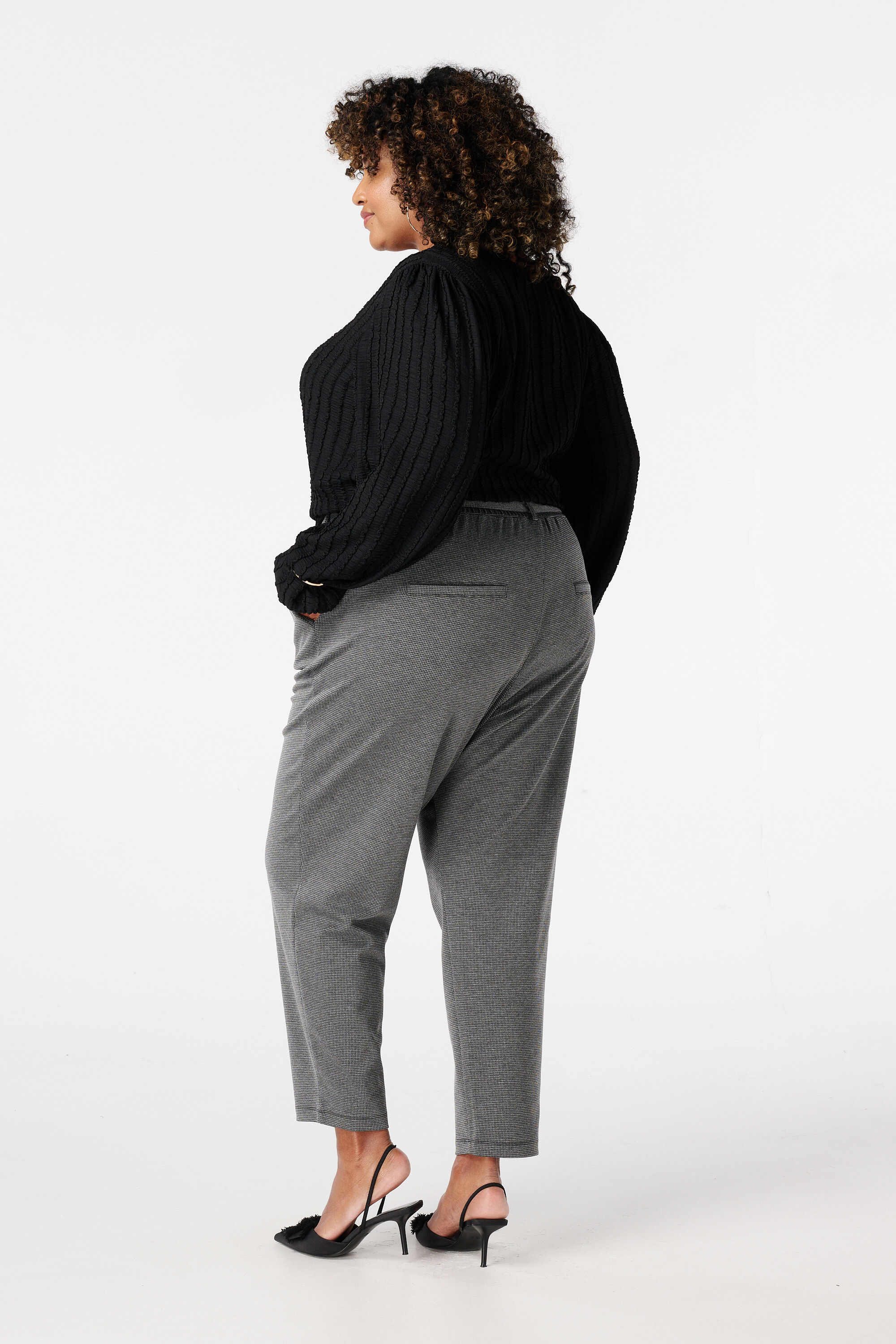 Pantal&oacute;n slim fit con cintur&oacute;n image number 3