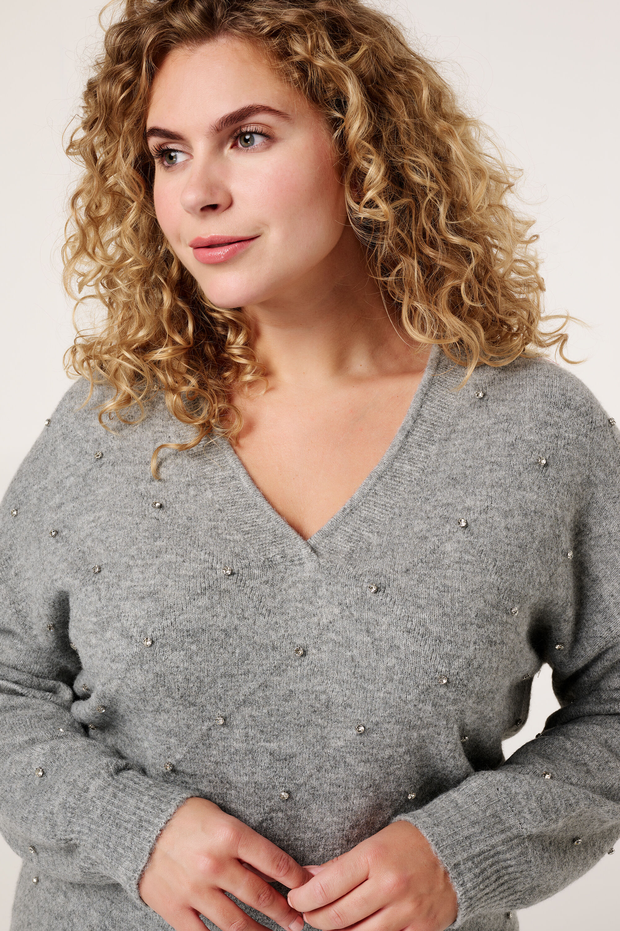 Jersey con brillantes como detalle image number 4