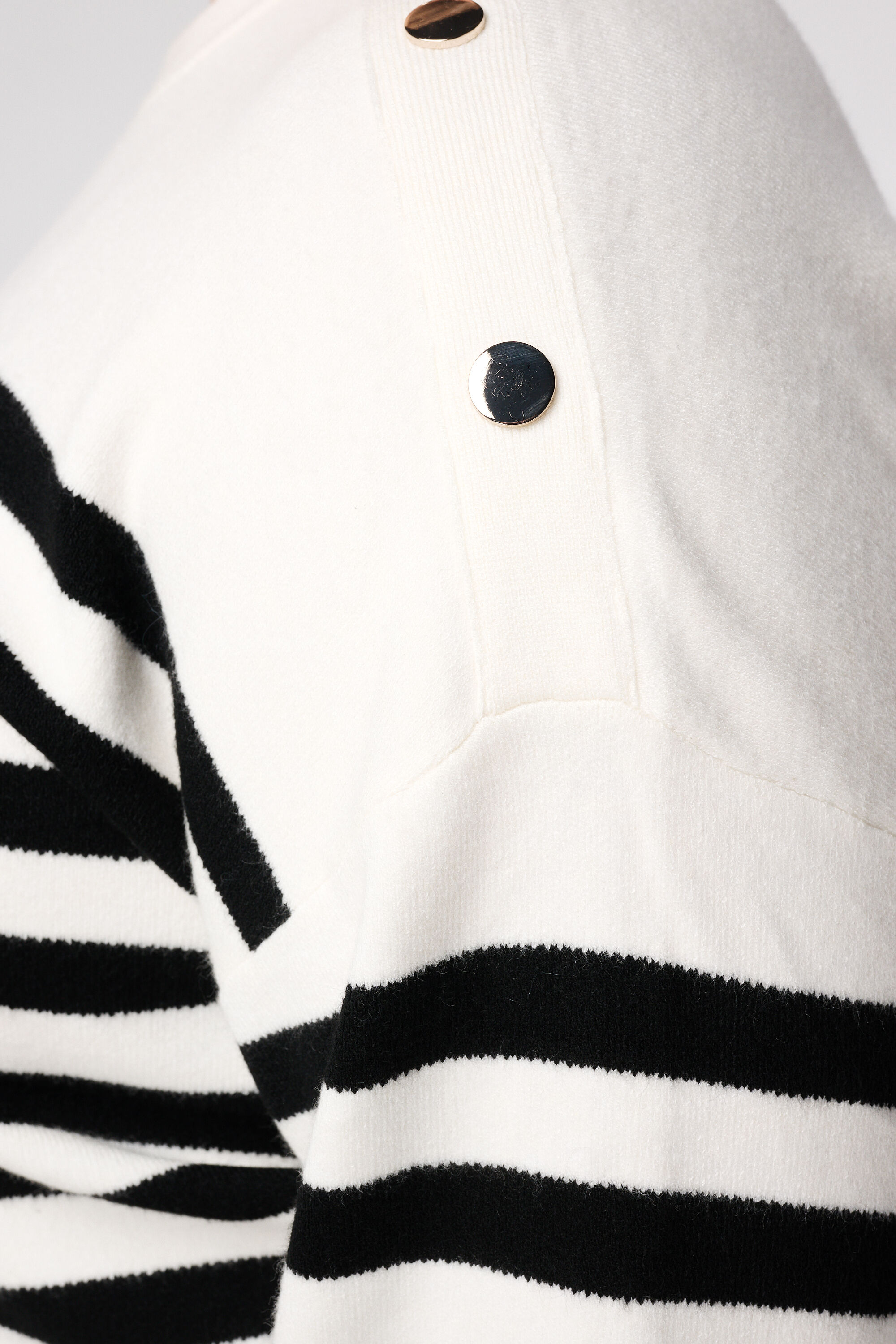 Jersey de rayas con botones decorativos image number 6