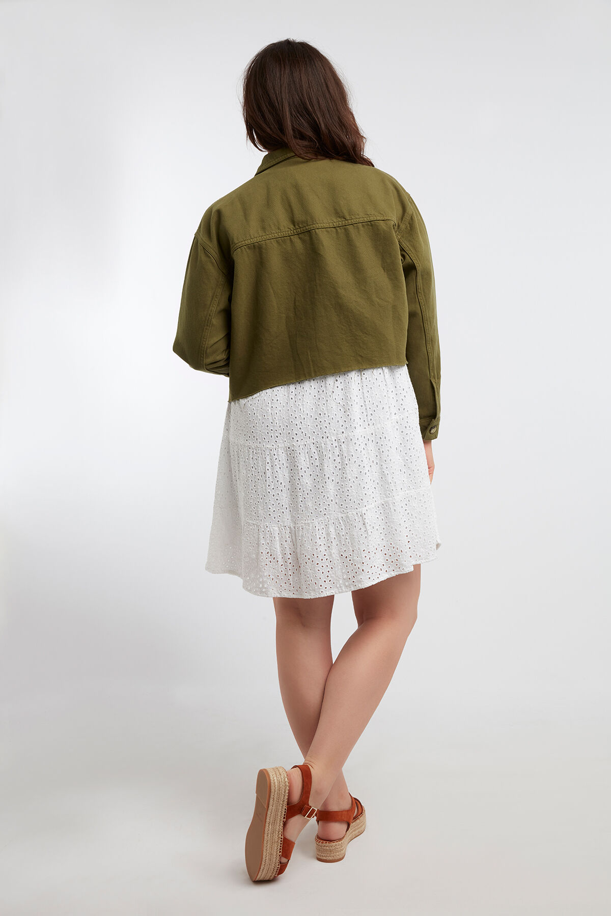 Chaqueta recortada image number 6