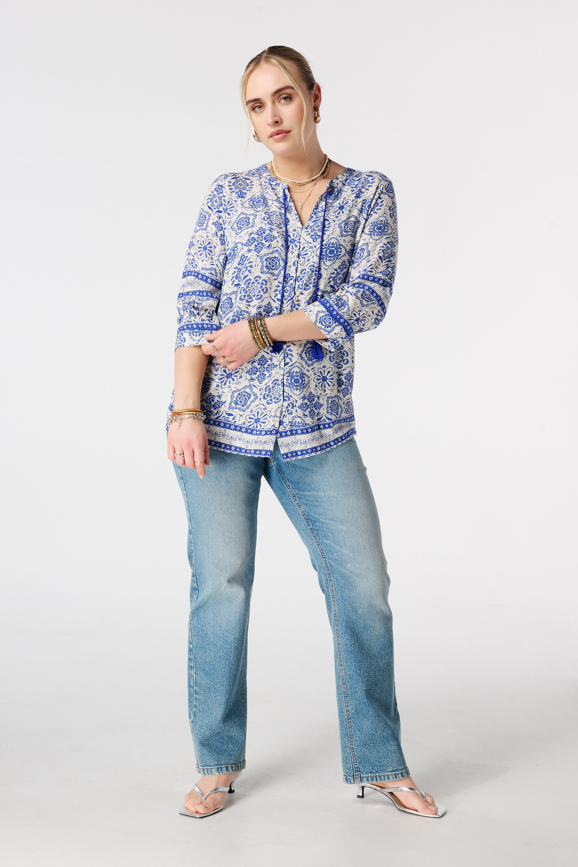 Blusa con cierre de botones image number 3