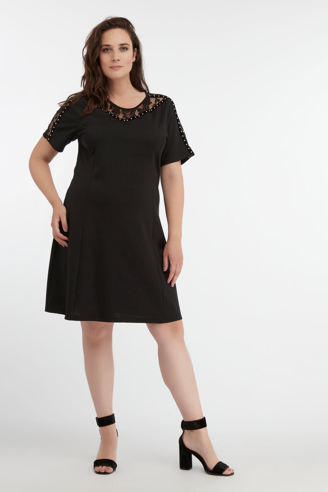 Vestido con cuello de encaje    image number 0