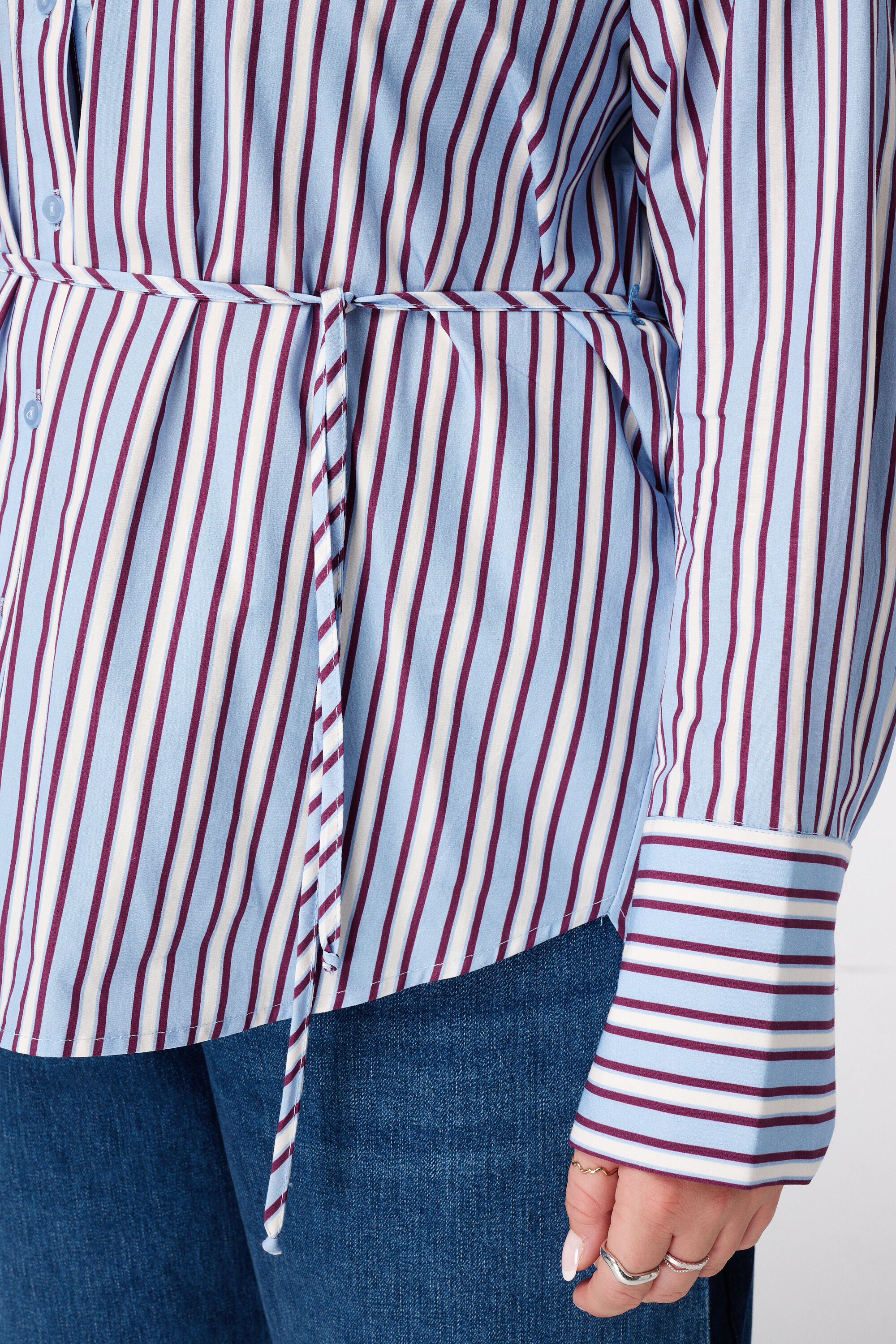 Blusa larga de rayas con cintur&oacute;n image number 4
