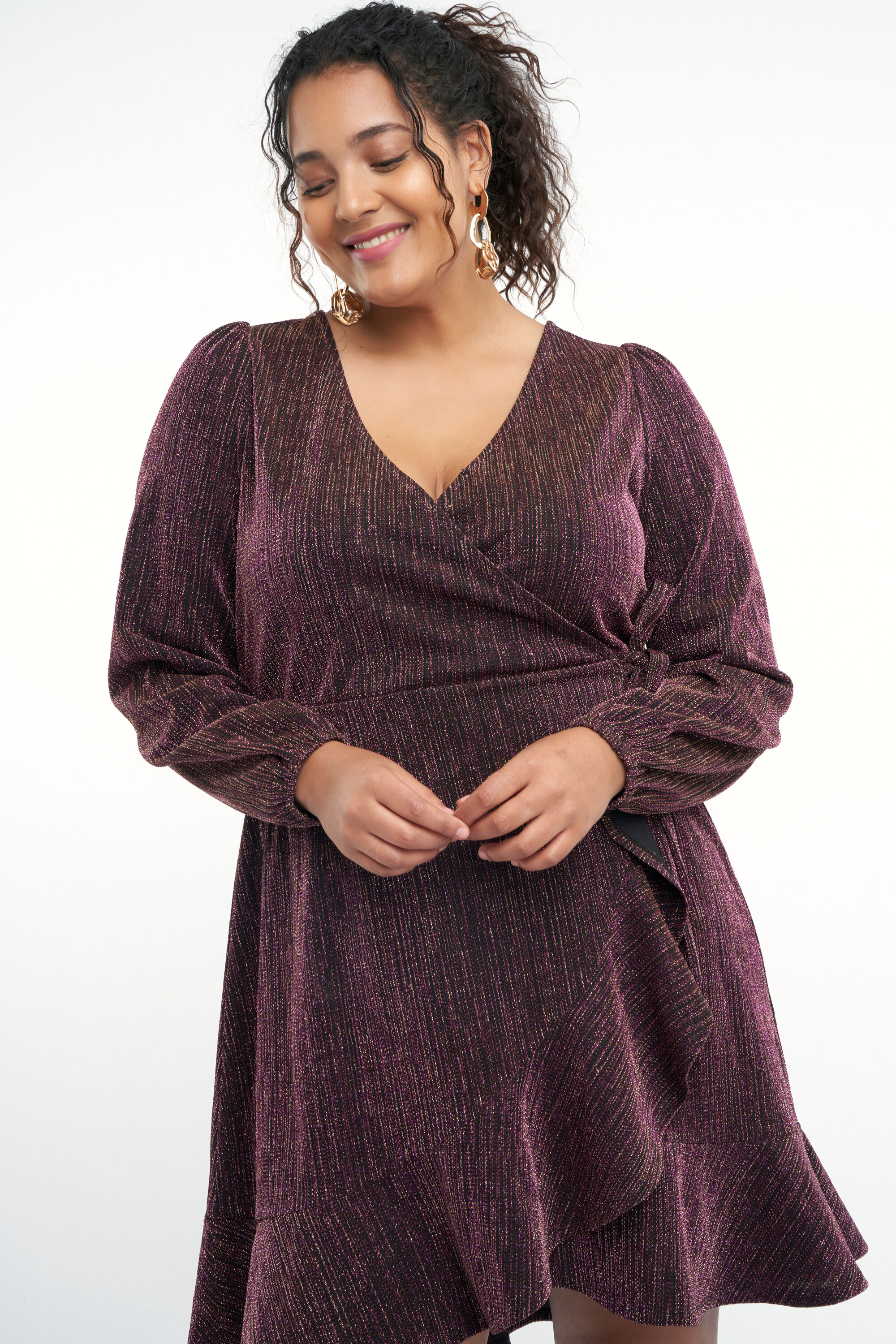 Vestido cruzado con purpurina image number 7