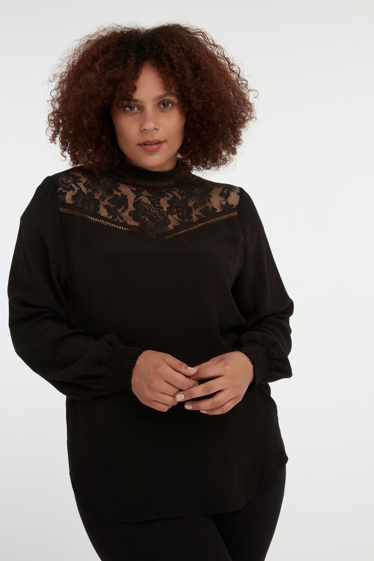 Blusa con cuello de encaje image number 5