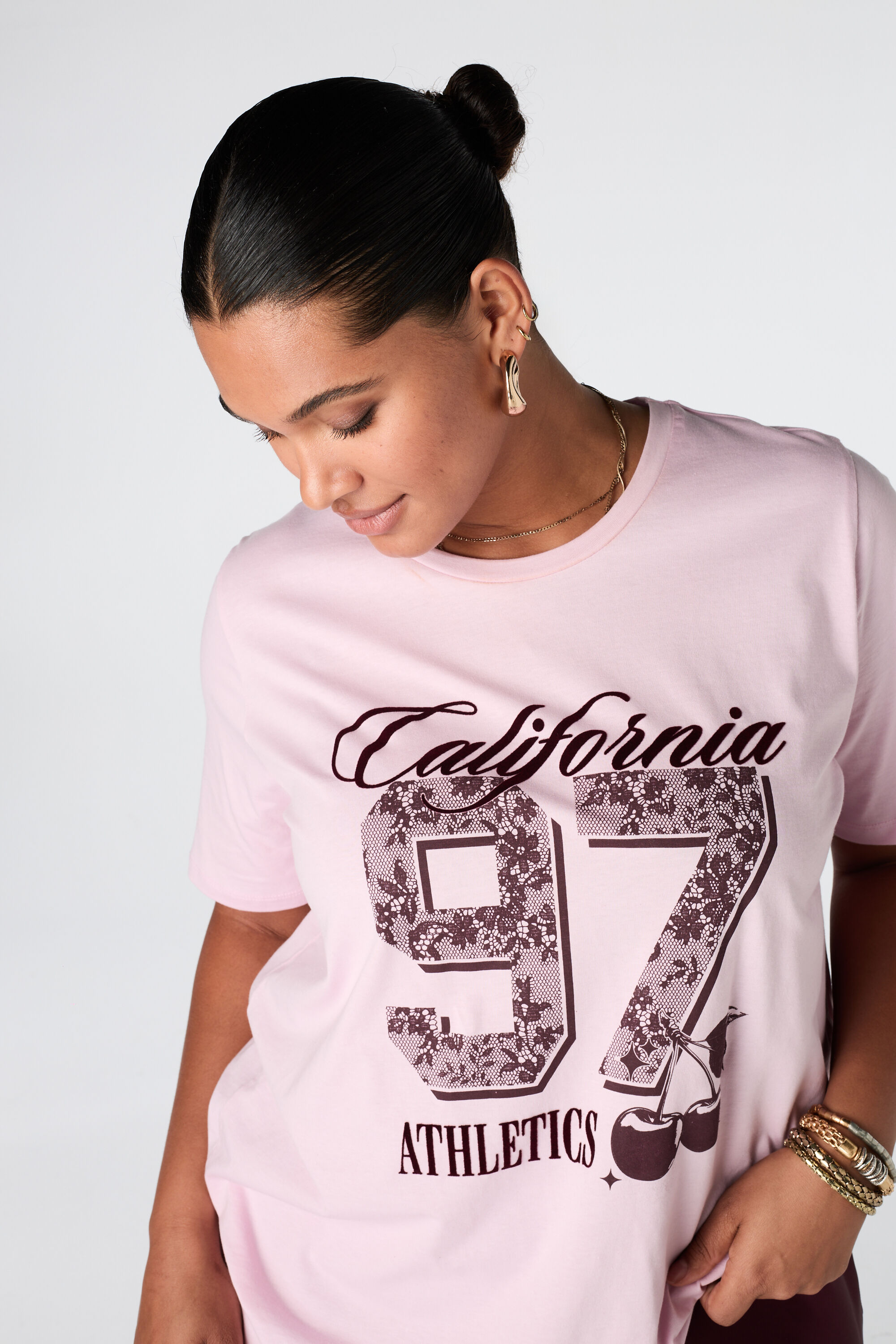 Camiseta con dise&ntilde;o de encaje image number 4