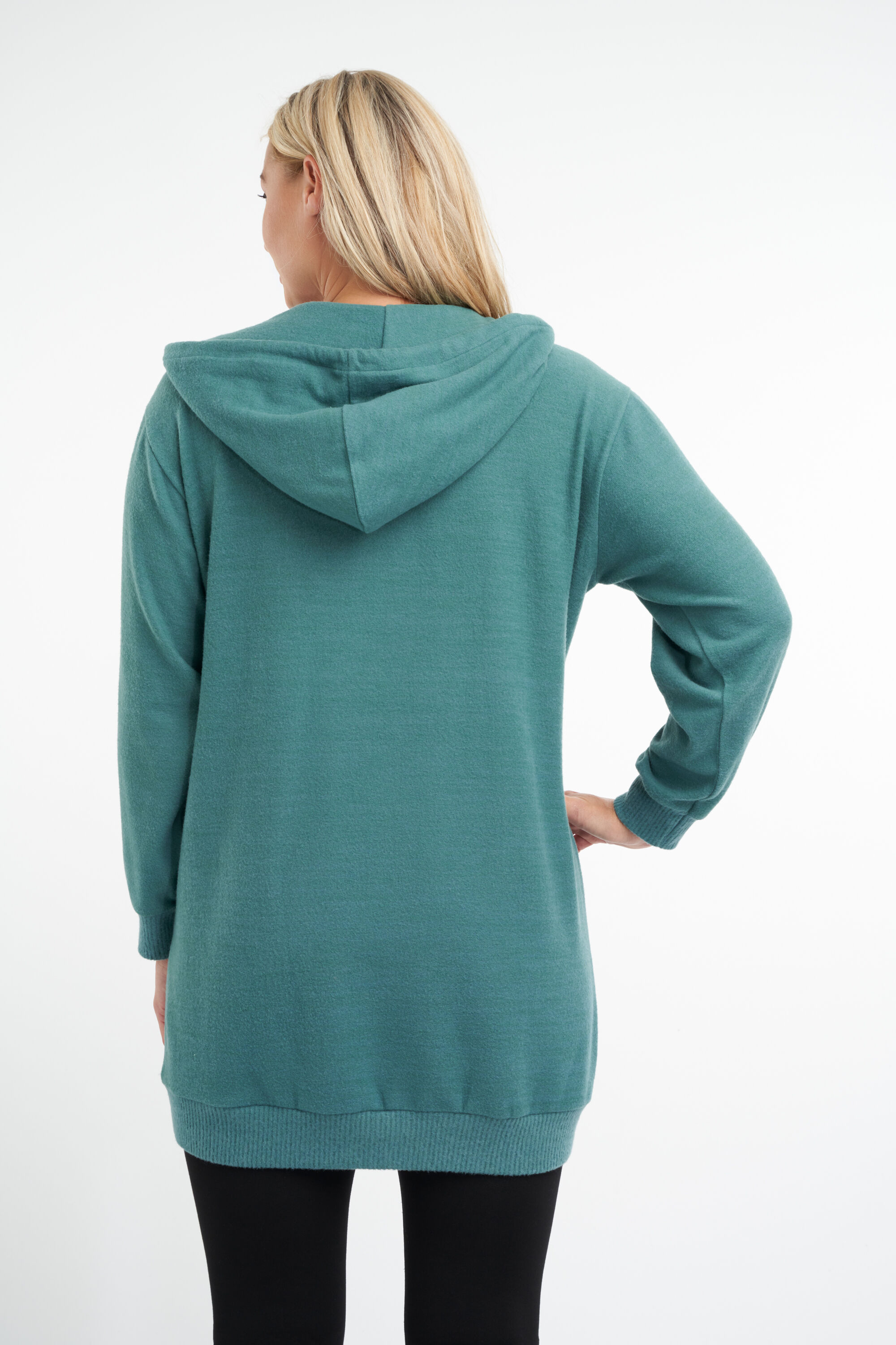 Su&eacute;ter con capucha image number 3