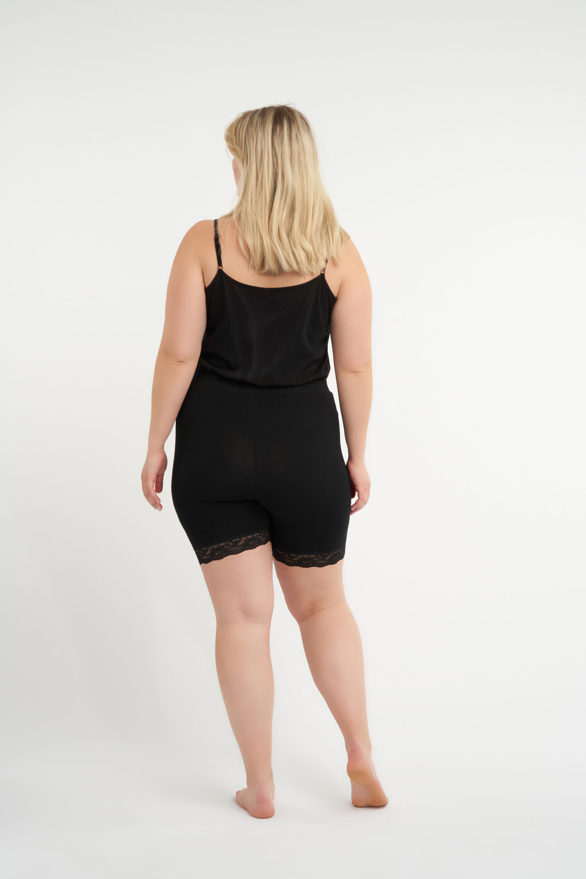 Leggings cortos de encaje image number 3