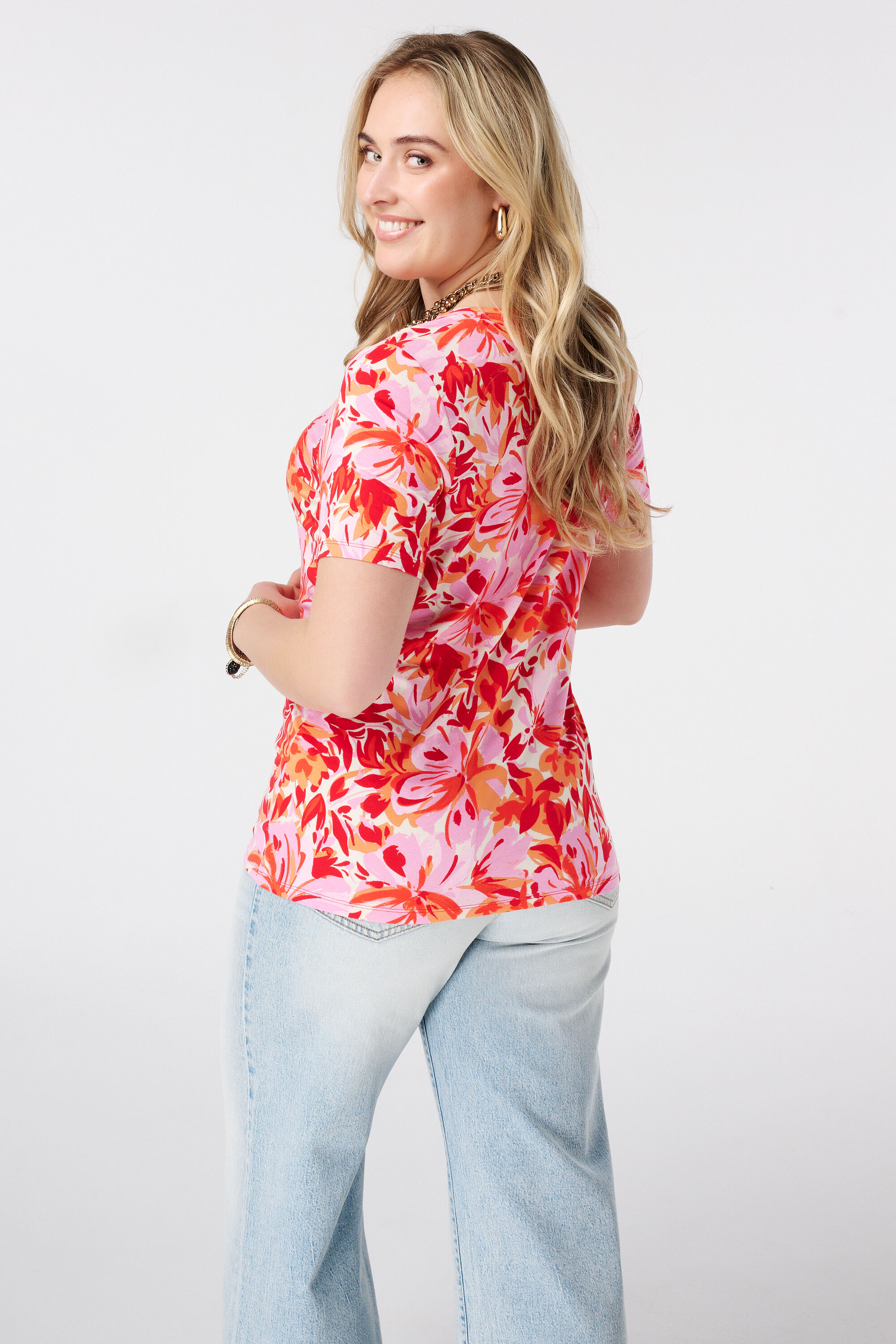 Camiseta con estampado y escote en V image number 3