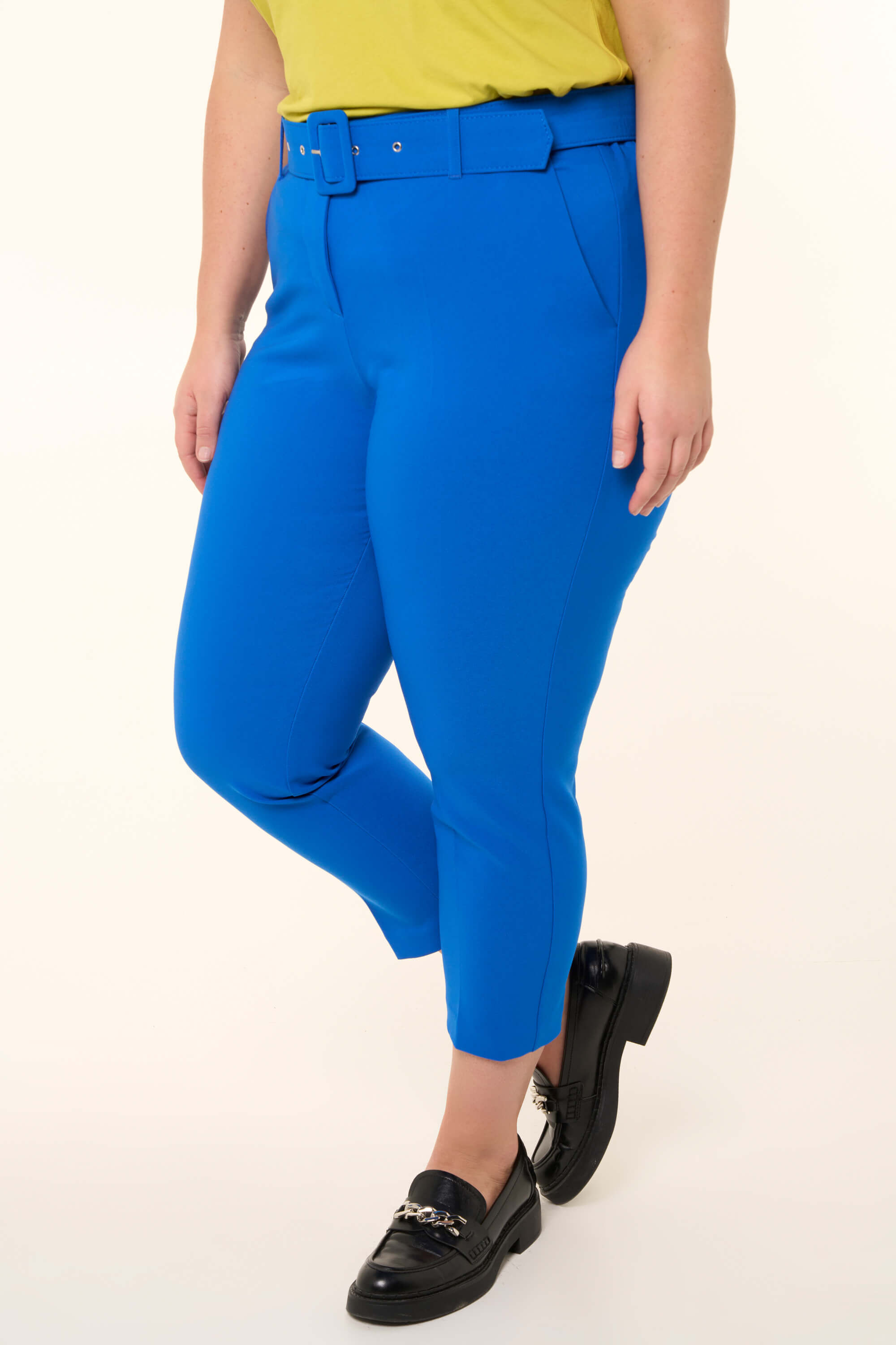 Pantalones con cinto image number 6