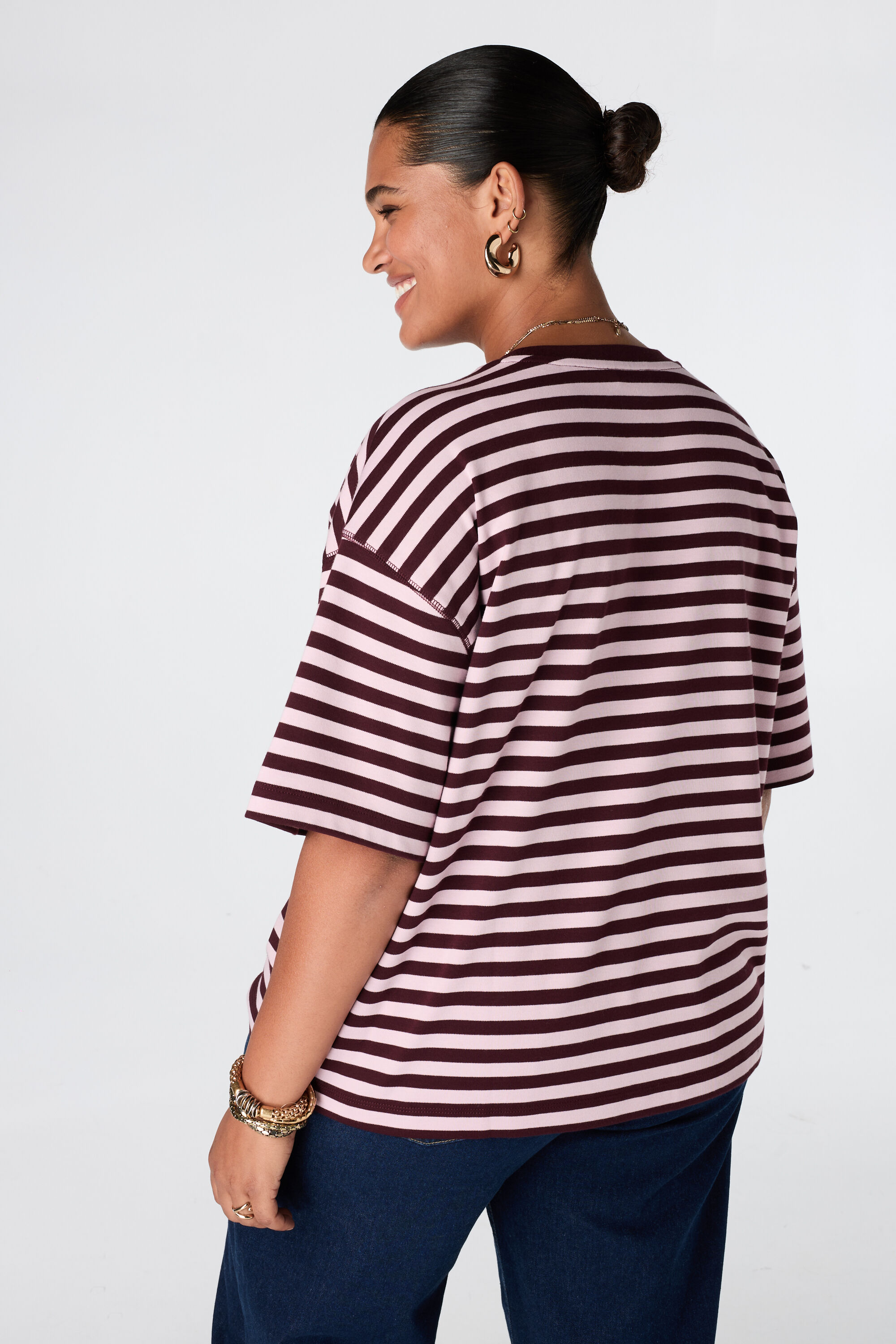 Camiseta oversize de rayas image number 3