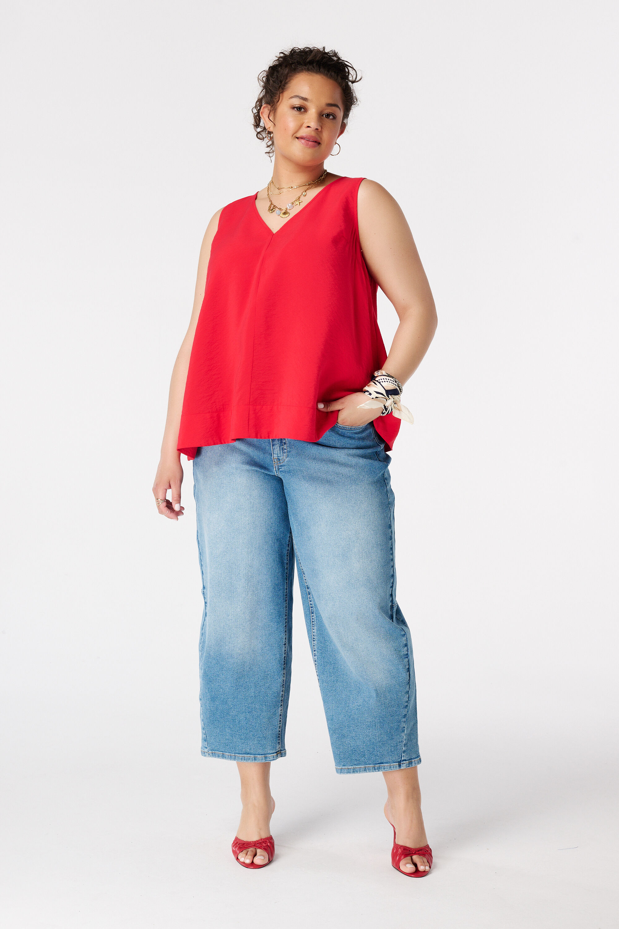 Blusa sin mangas con cierre de lazo image number 5