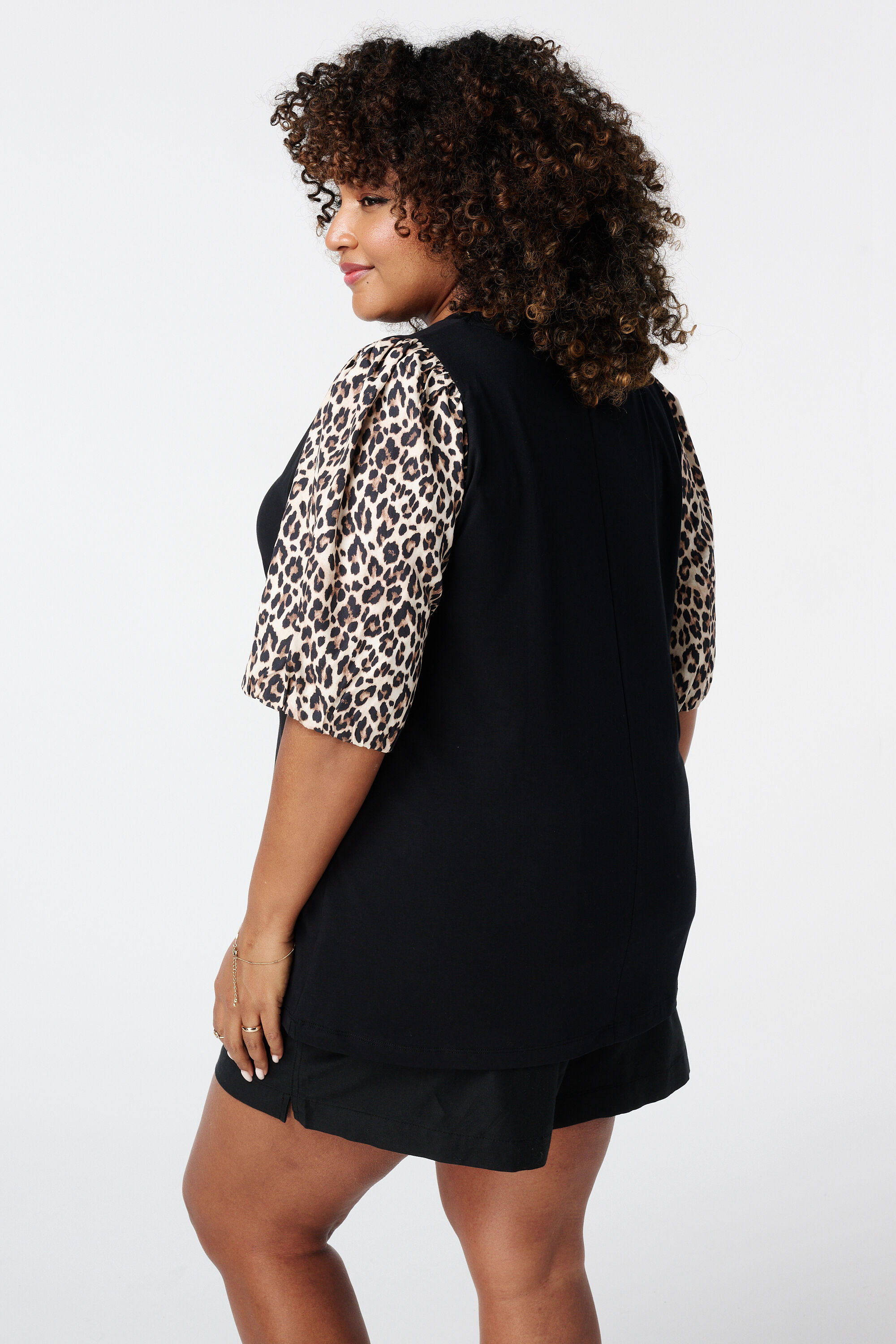 Camiseta con mangas abullonadas image number 3