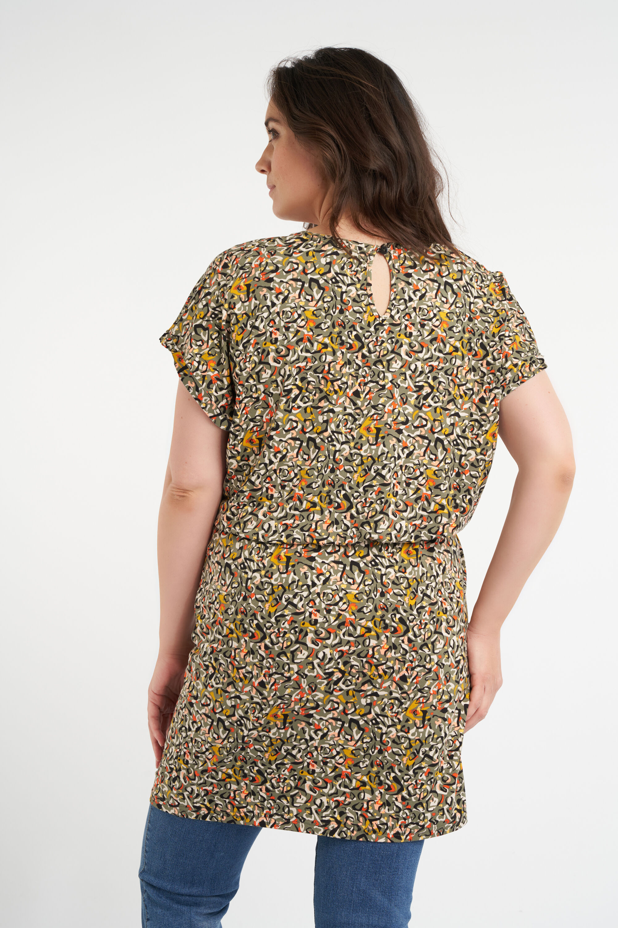 T&uacute;nica con un cinto decorativo para atar image number 3