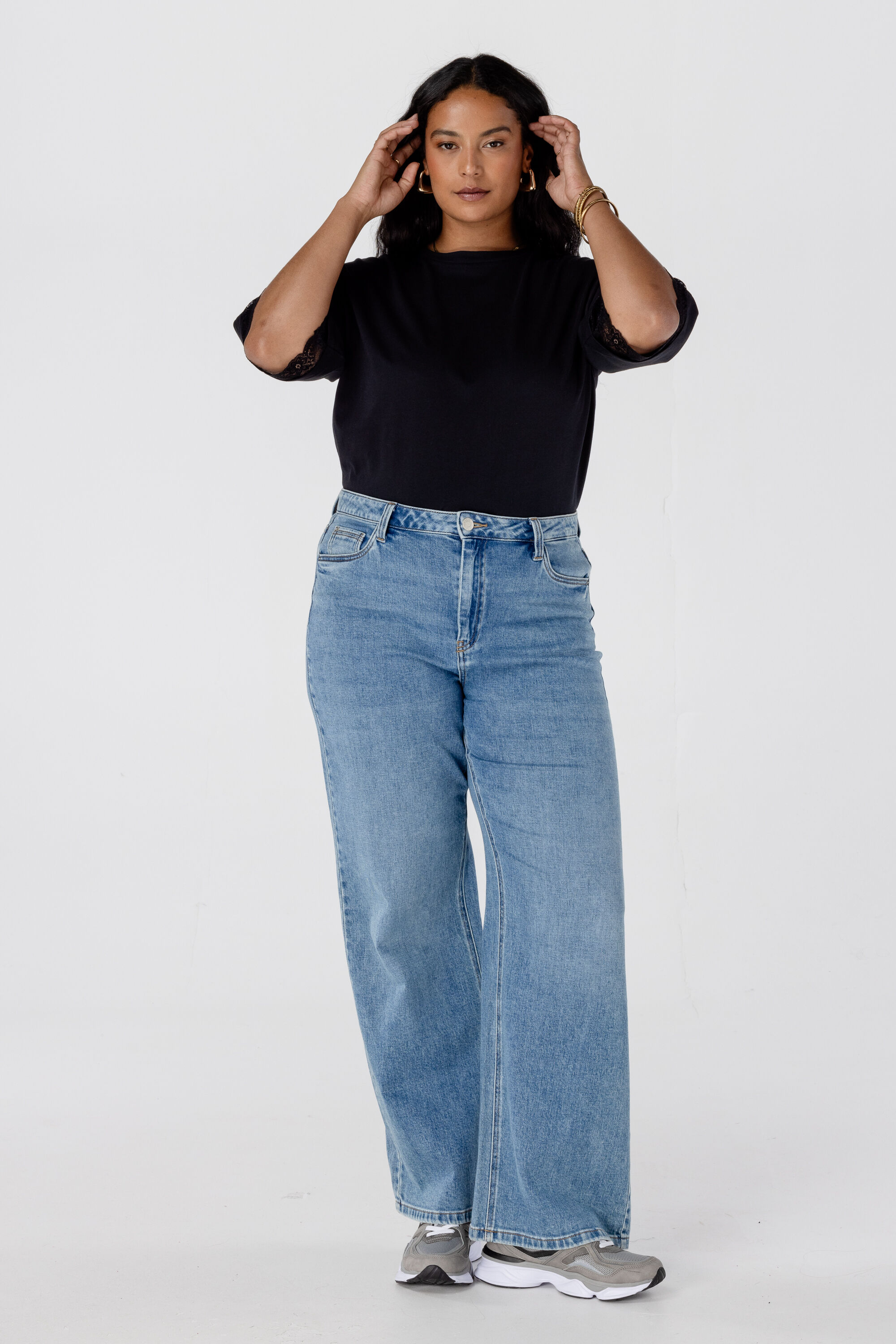 Camiseta con detalles de encaje image number 5