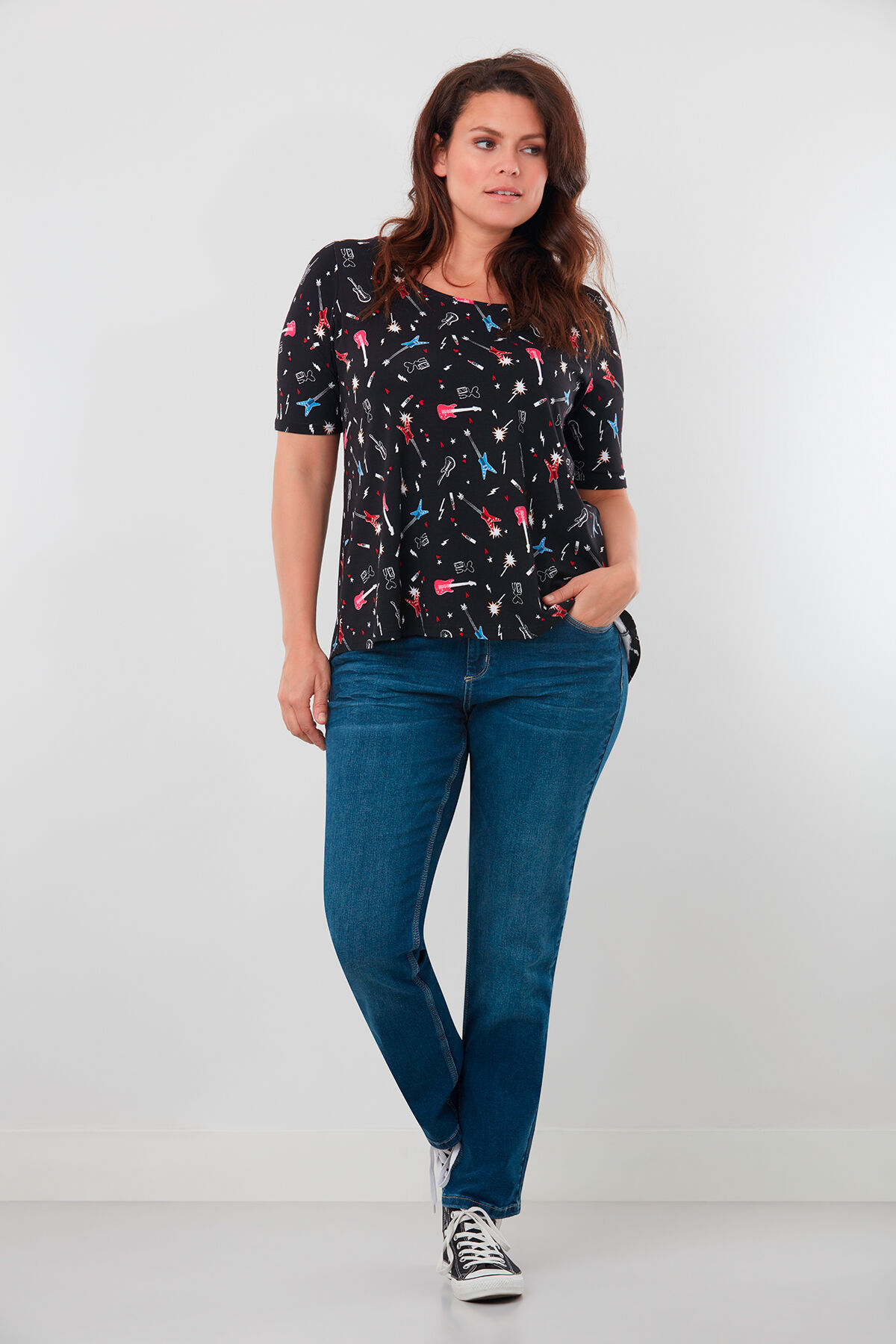 Camiseta con parte trasera m&aacute;s larga image number 3