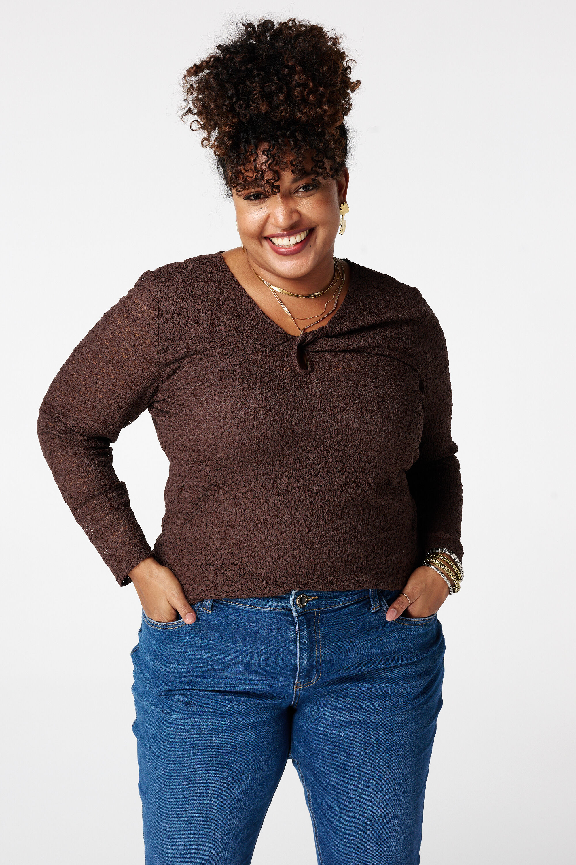 Top de encaje con detalle calado