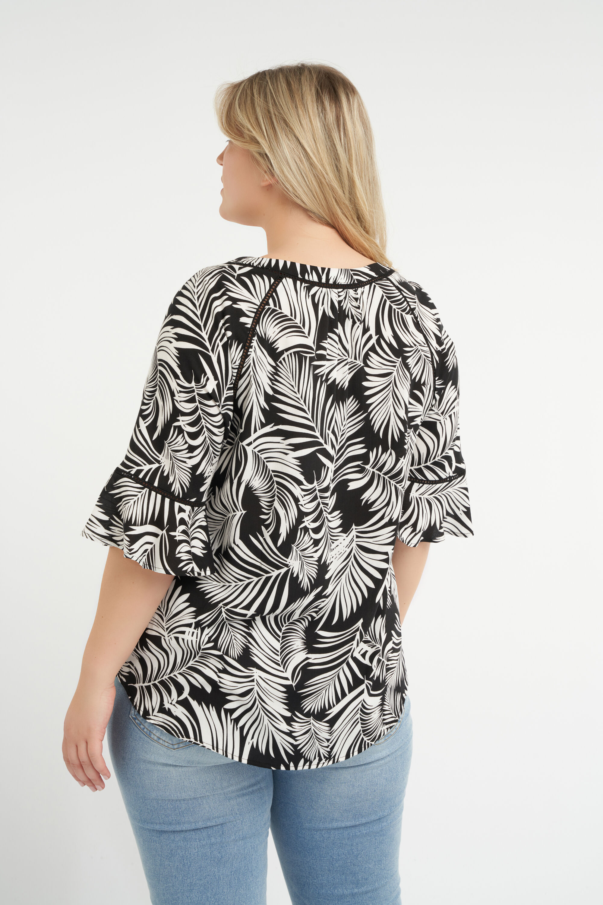 Blusa con estampado floral image number 3