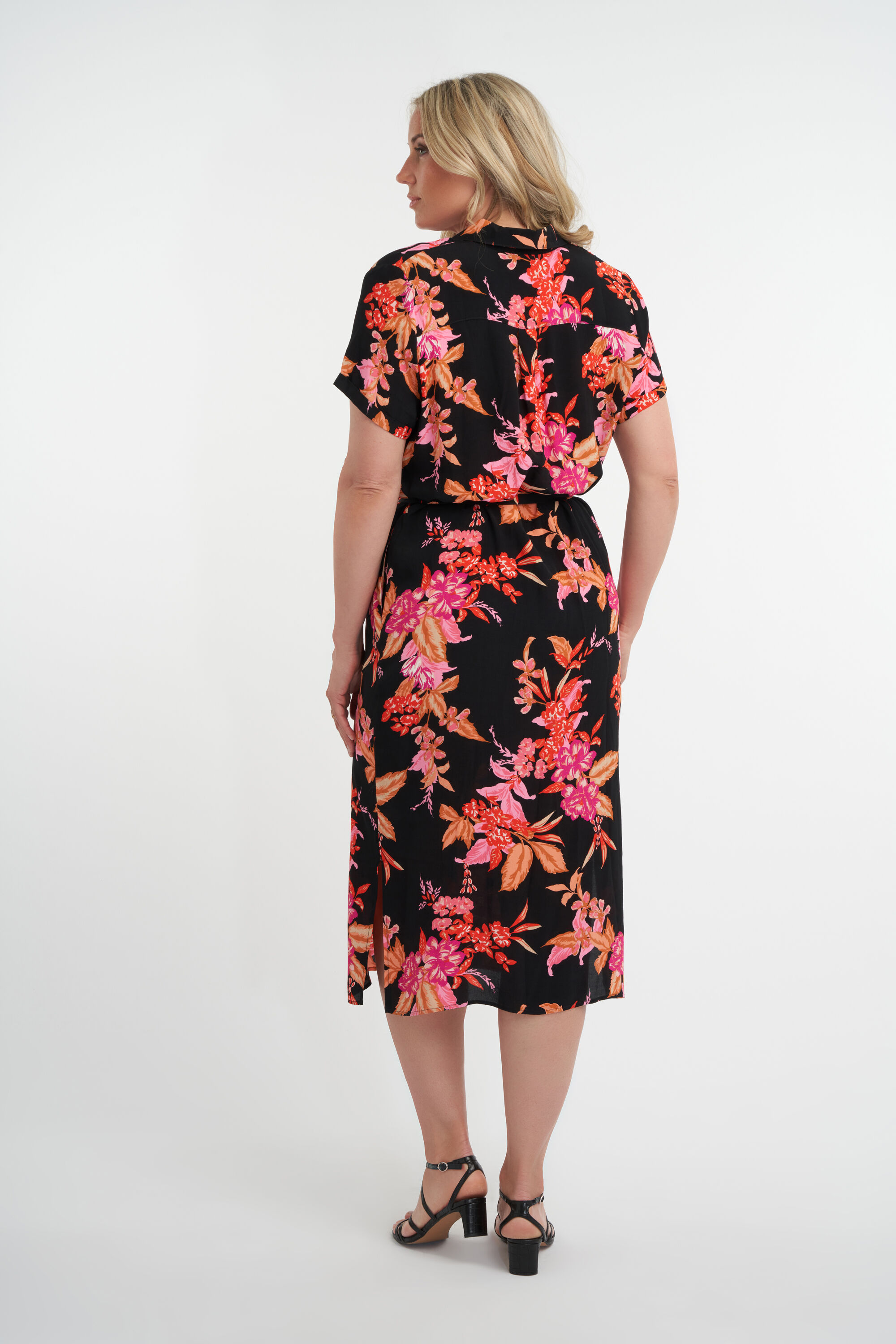 Vestido largo con cinto image number 4