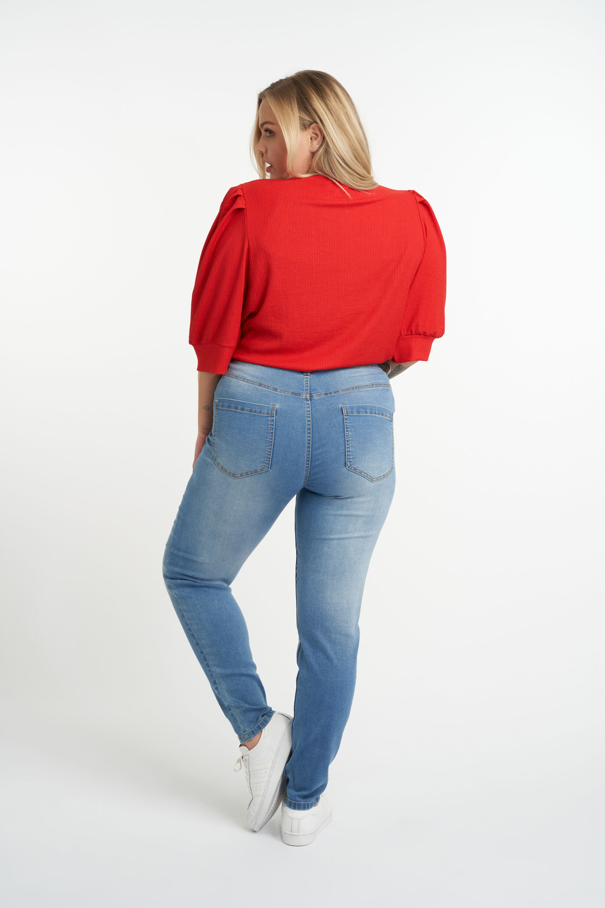 Vaqueros con cremalleras decorativas image number 3