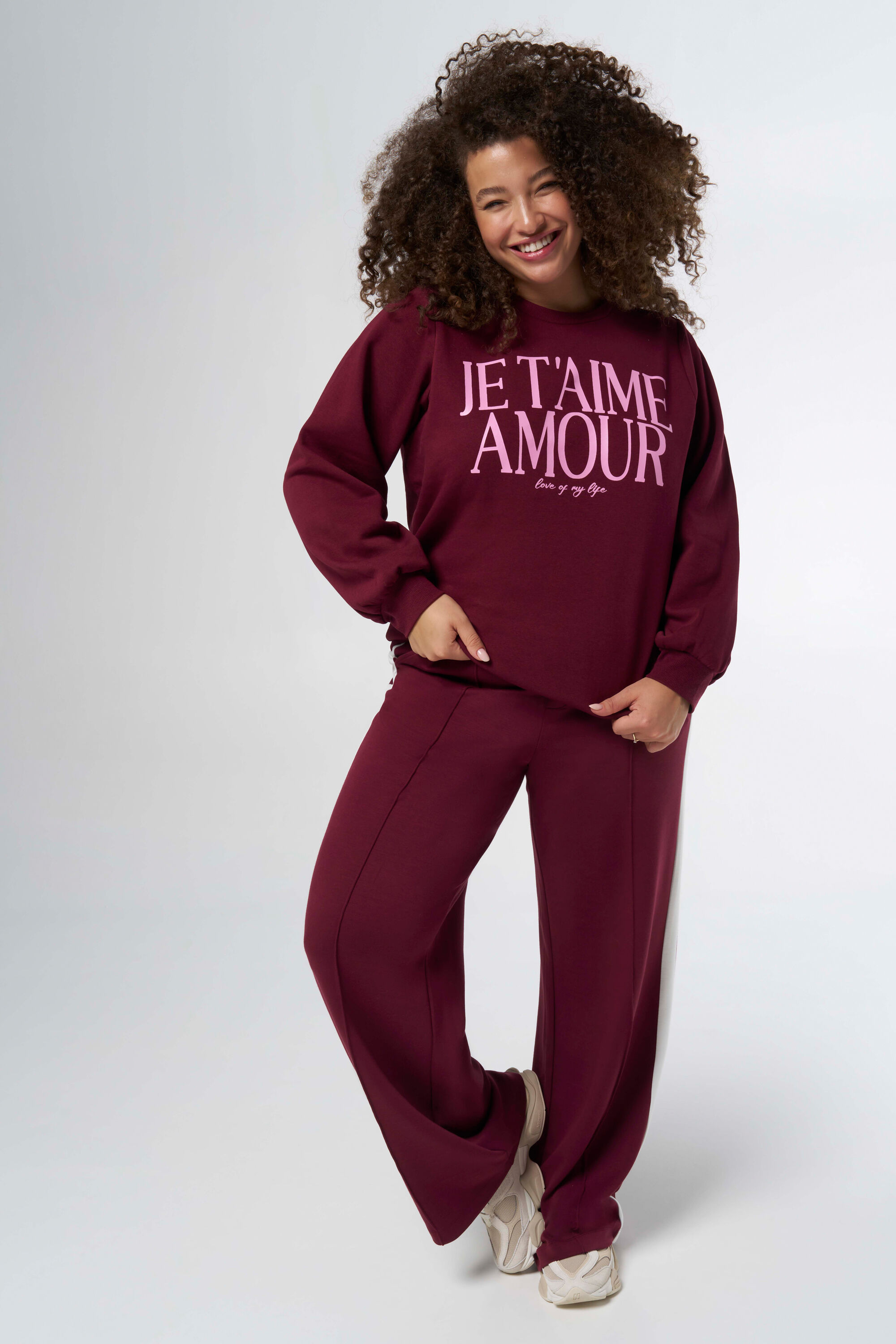 Su&eacute;ter con texto image number 5