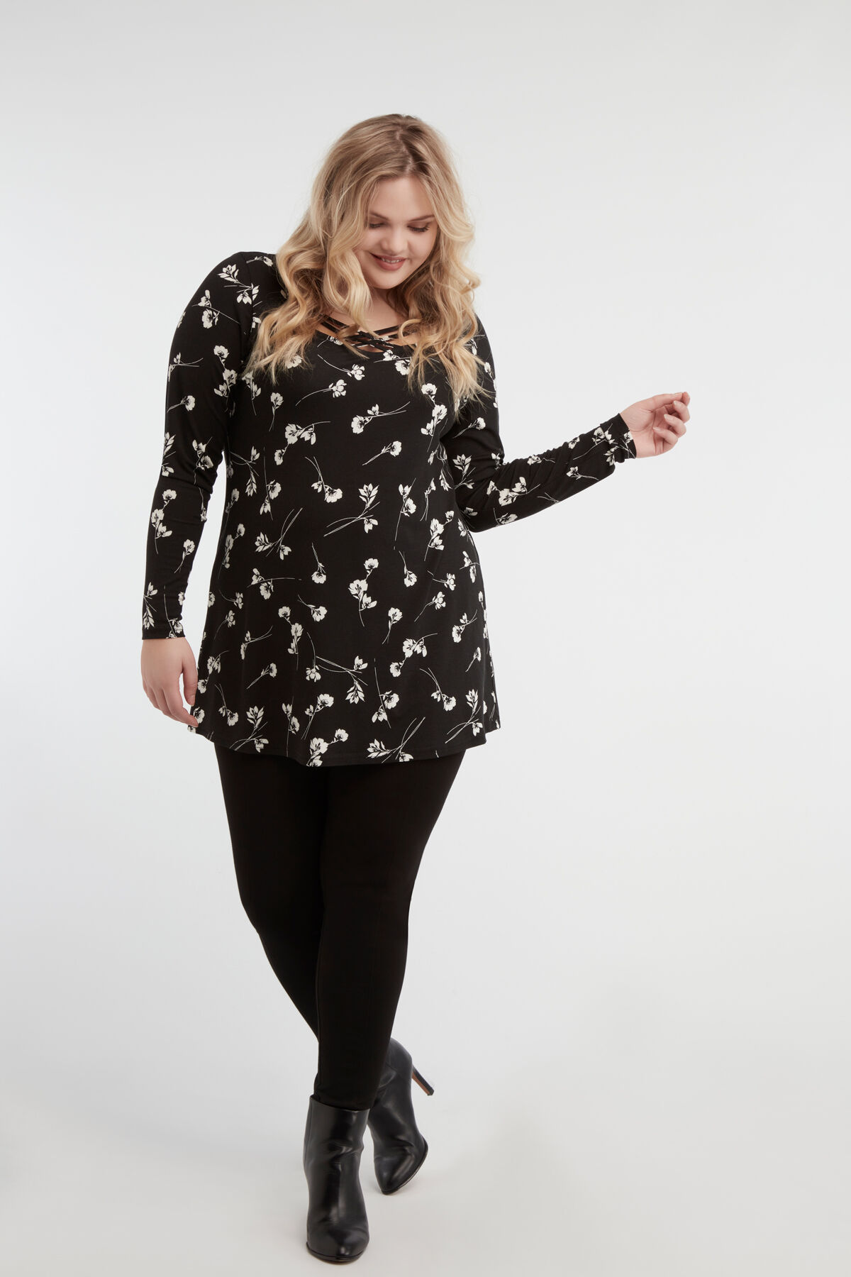 T&uacute;nica con estampado image number 3