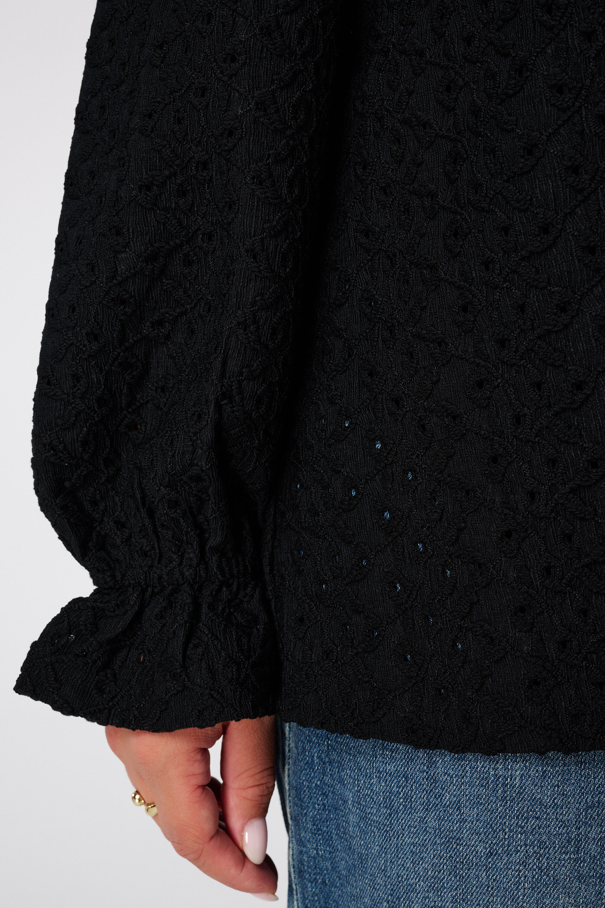 Top con bordado image number 6